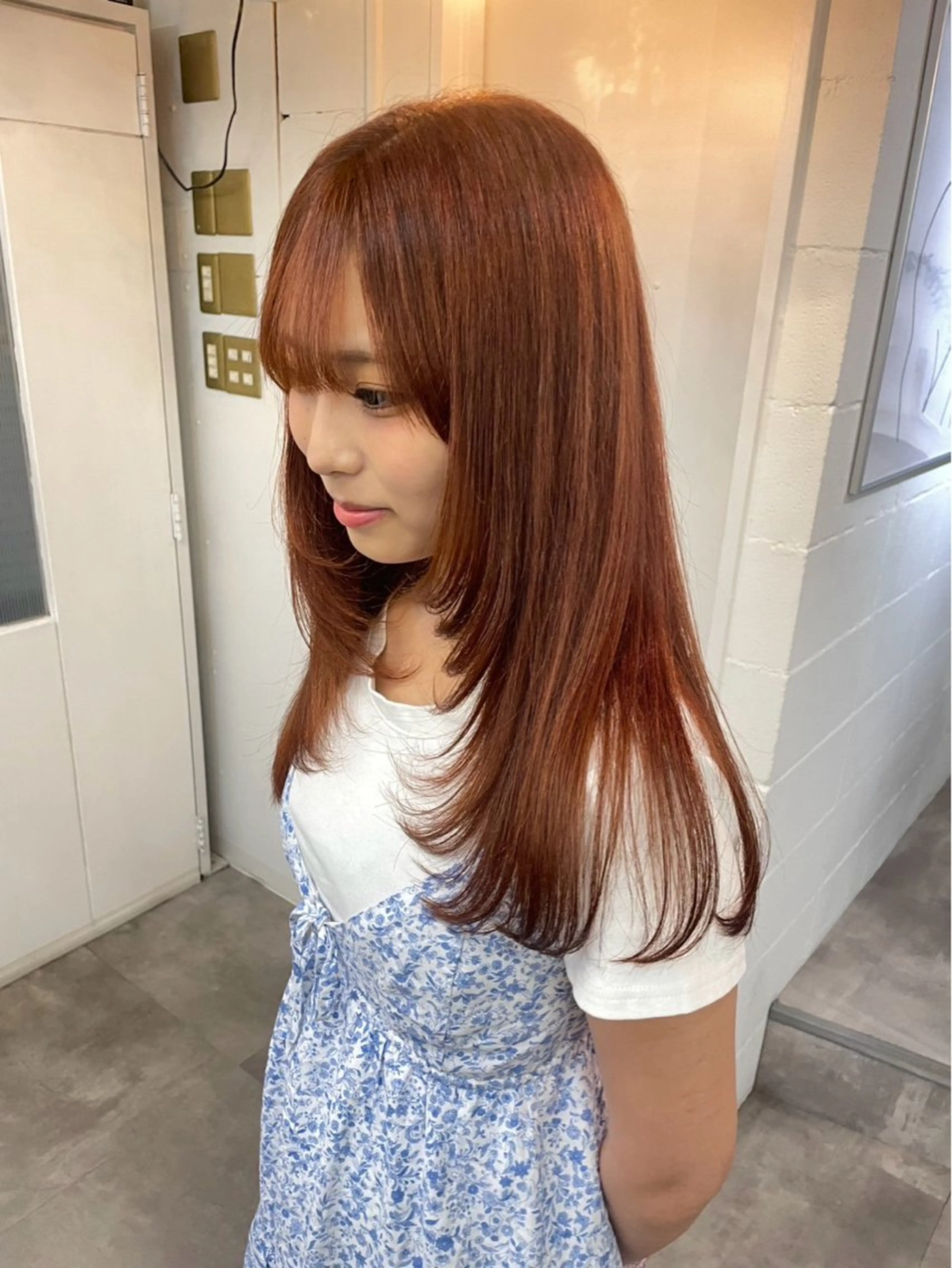 セミロング LENA/原宿/ブリ ーチなしWカラー🌼のヘアスタイル