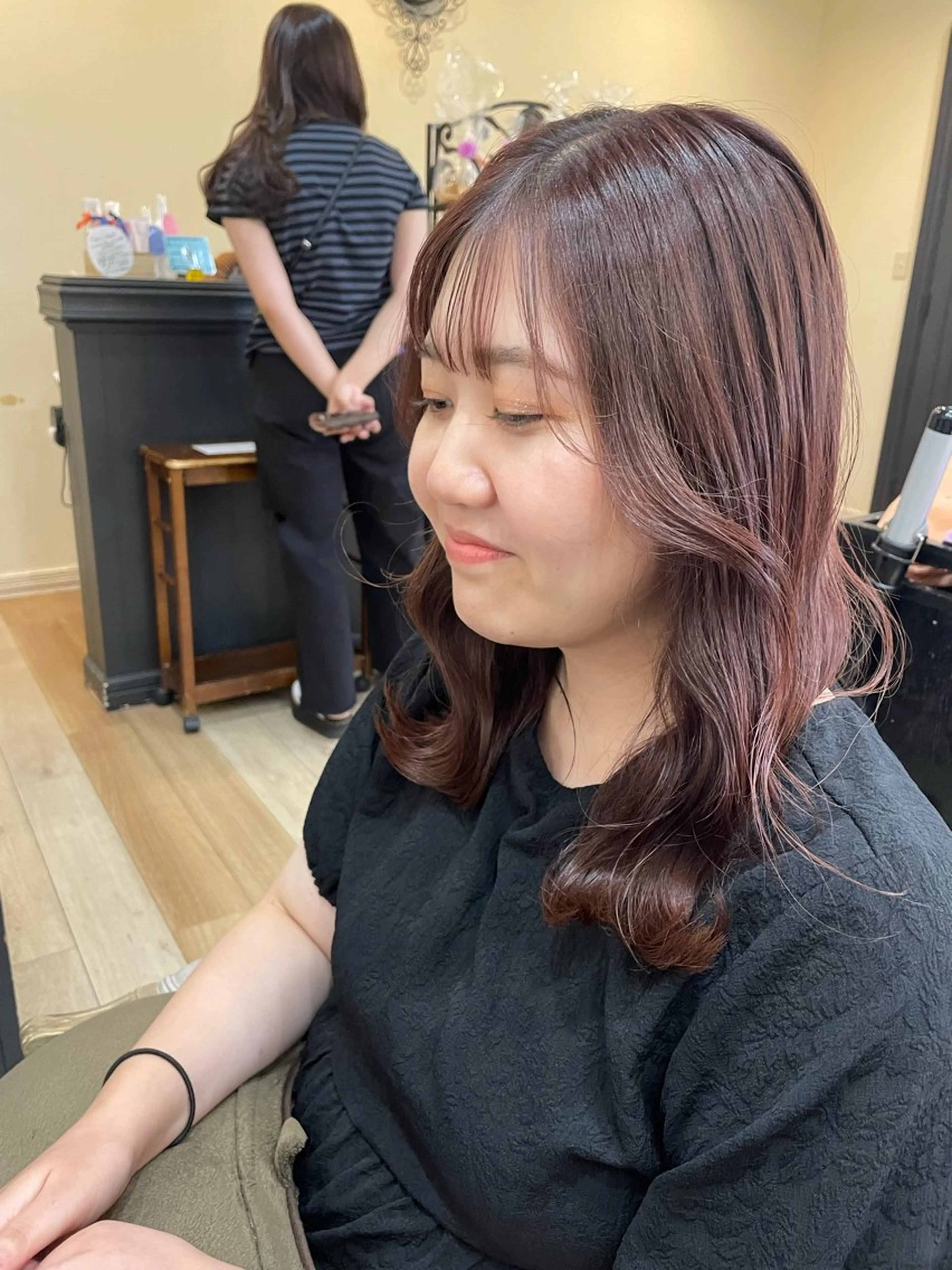 セミロング ピンクブラウン 亀川蓮 Agu hairのヘアスタイル