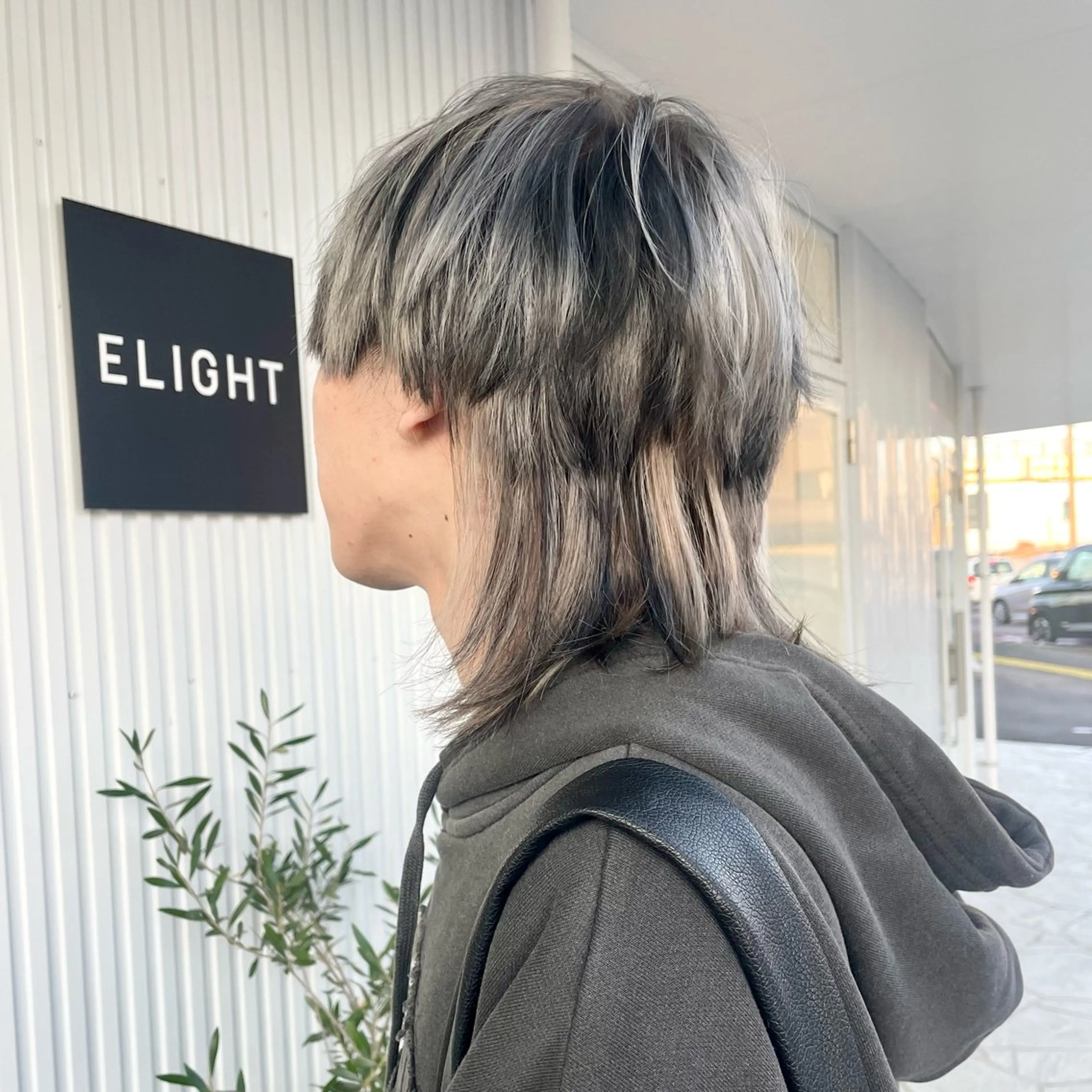 ショート カラー メンズ メンズブリーチ 黒髪 ブリーチ グレーブラック トリートメント ヘアカラー トリートメント 錦 茉李 @lm.mari03のヘアスタイル