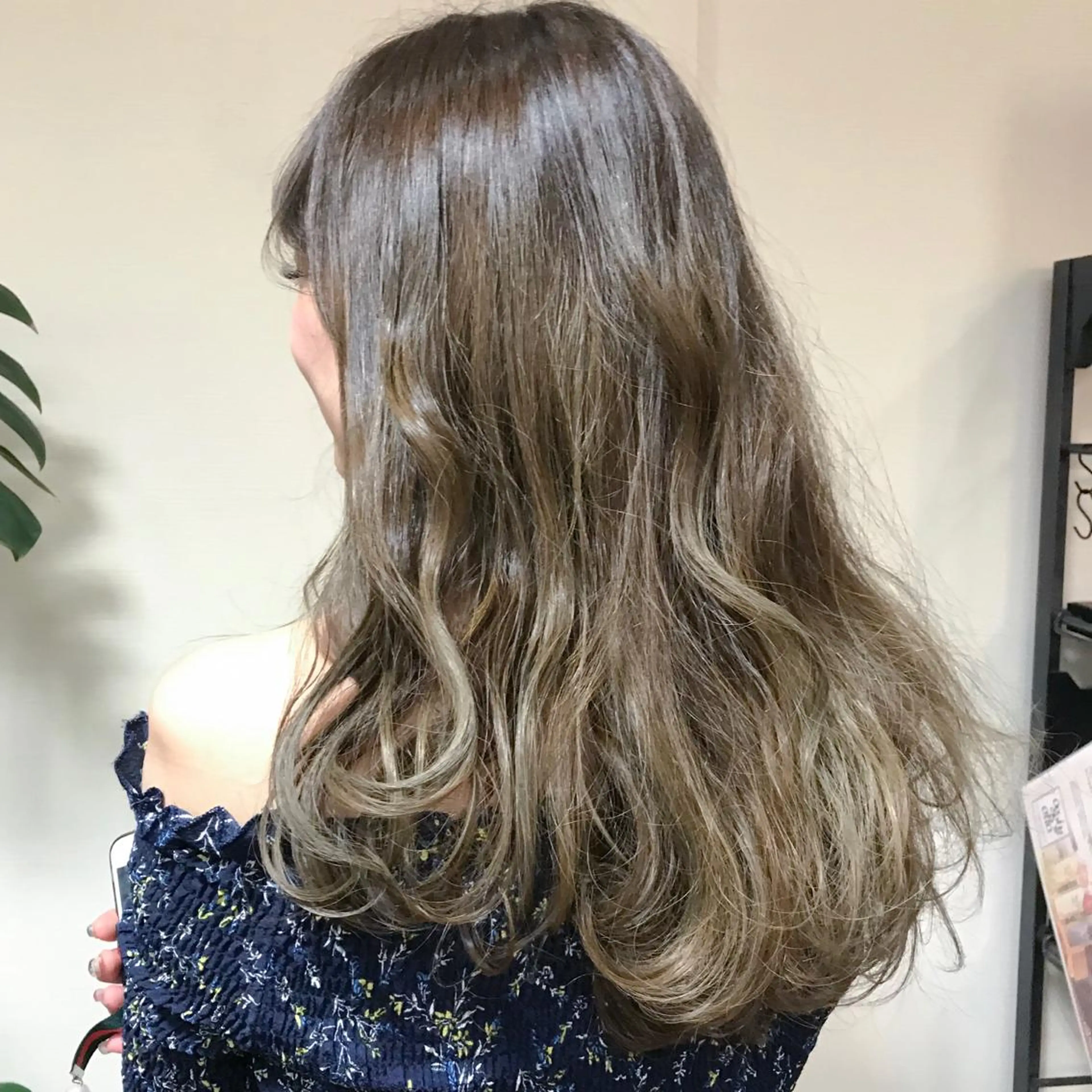 セミロング カラー グラデーションカラー ハイライトカラー シルバー ハイライト 【お悩み解決】 松尾一気のヘアスタイル