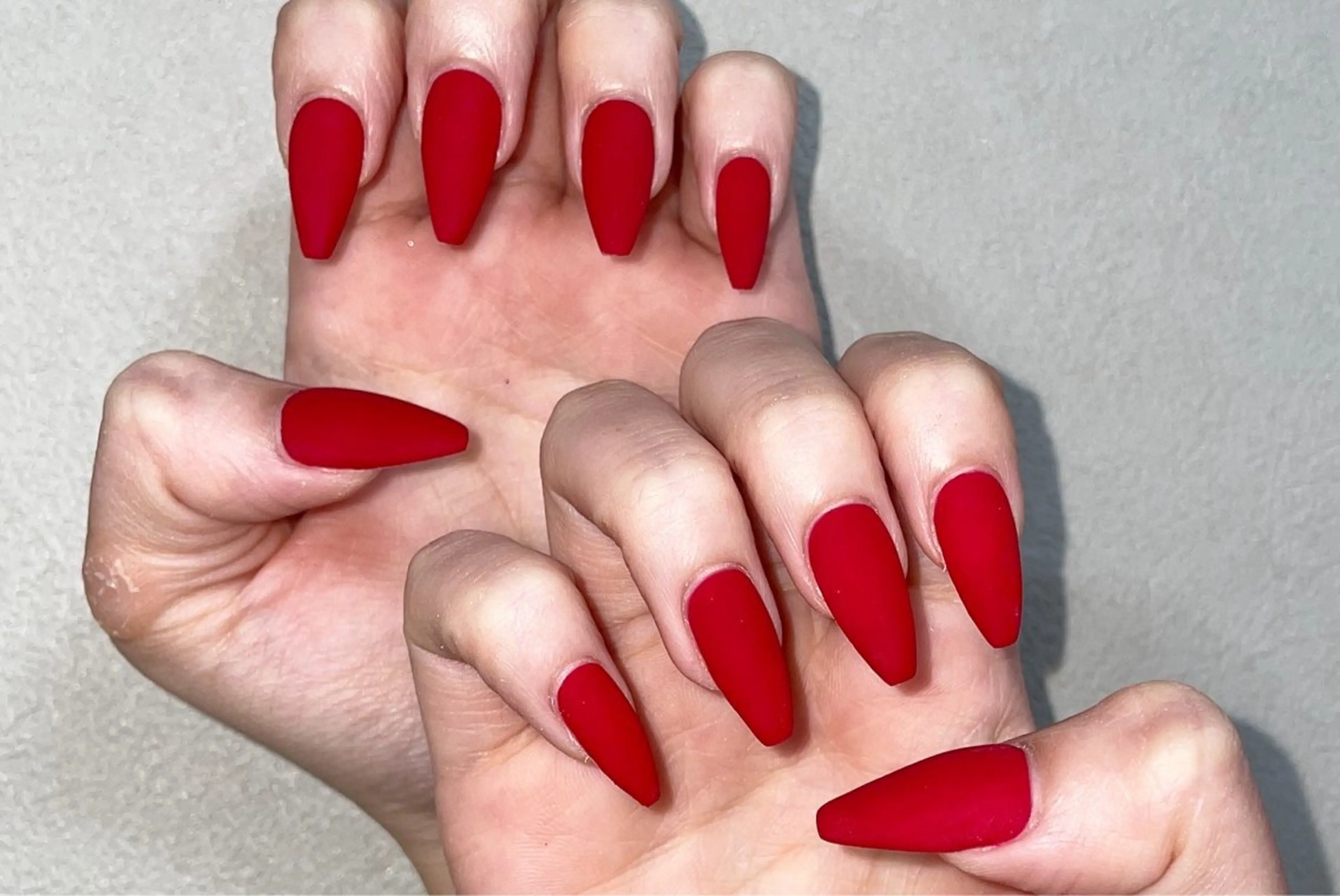 ネイル ワンカラーネイル 赤色 ハンドネイル ハンドケア 🎀NAIL🎀 AI🪄︎︎◝✩のネイルデザイン