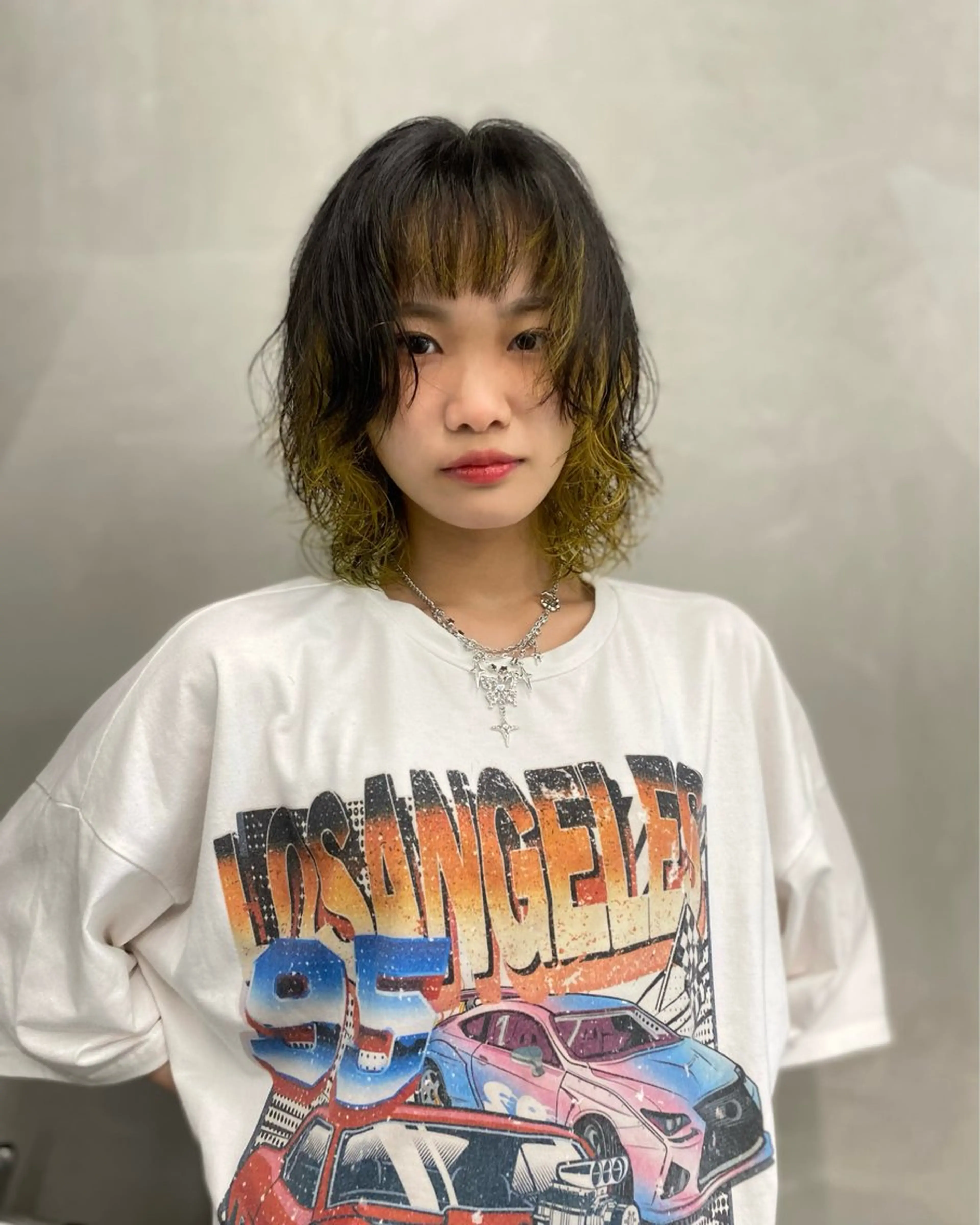 ミディアム カラー ヘアアレンジ インナーカラー ヘアカラー トリートメント mina 🌷のヘアスタイル