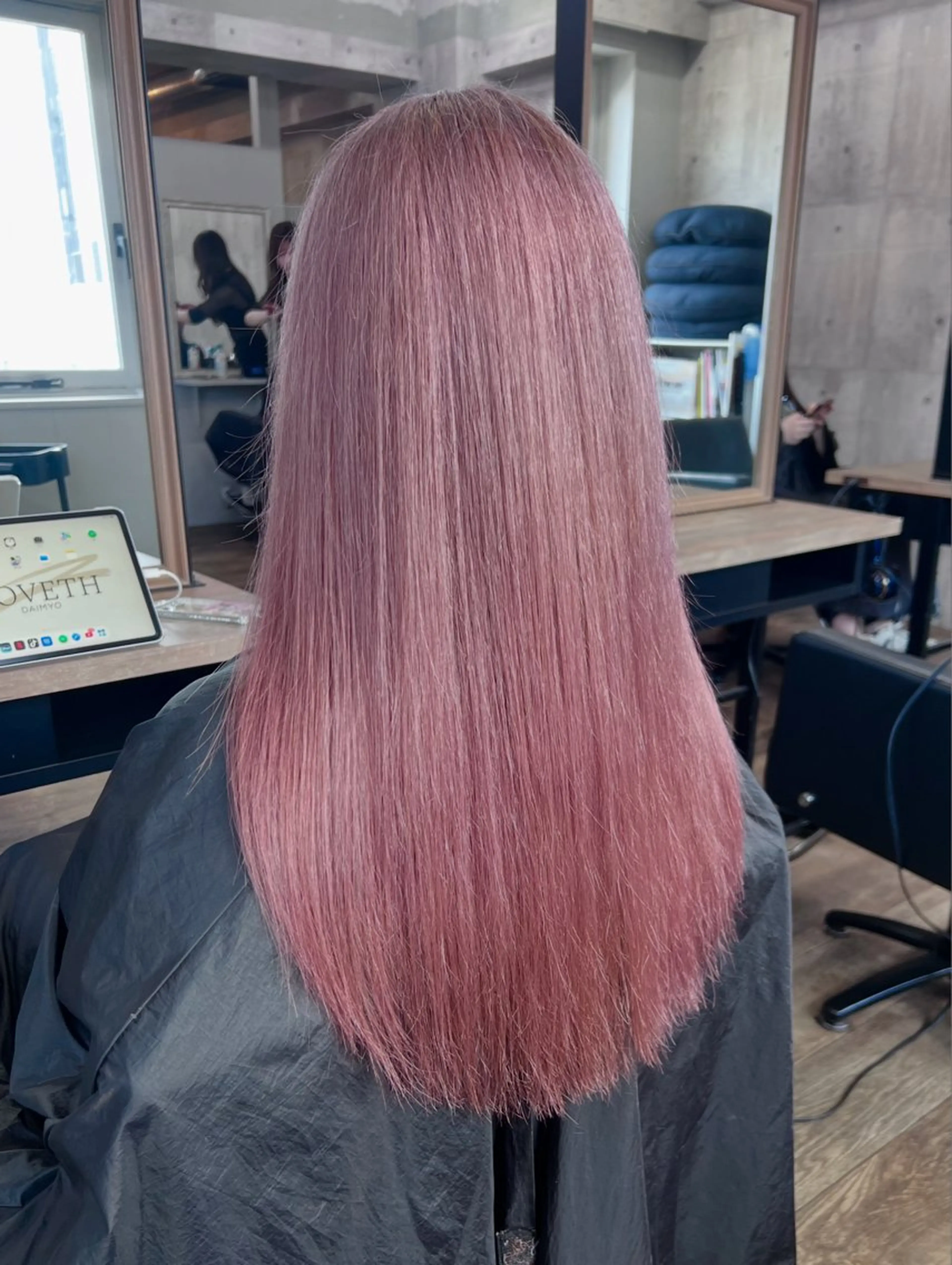 セミロング サニーサイド大名 ダブルカラー髪質改善のヘアスタイル