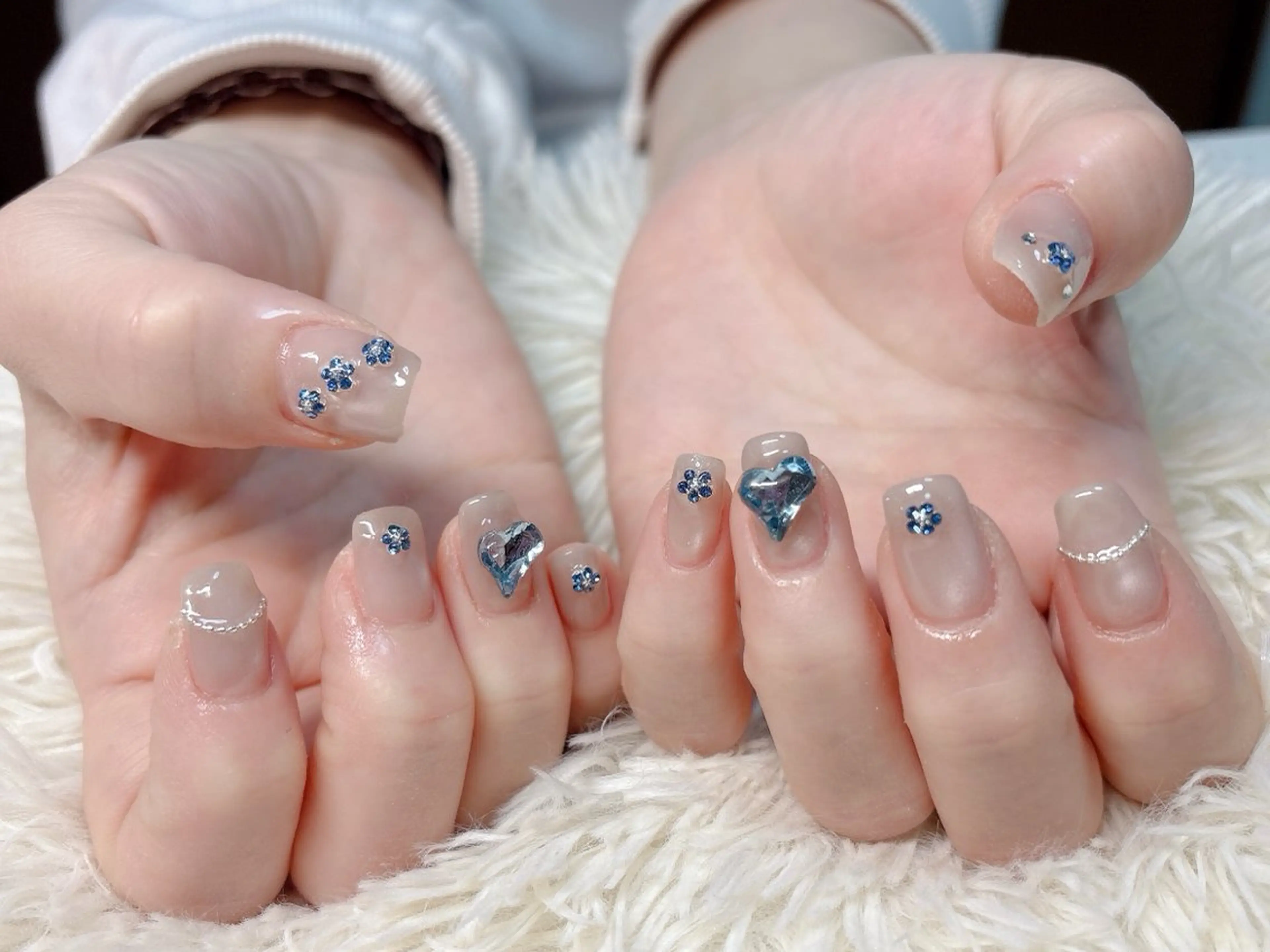 ネイル ハンドネイル パッチリオメメ Lianaのネイルデザイン