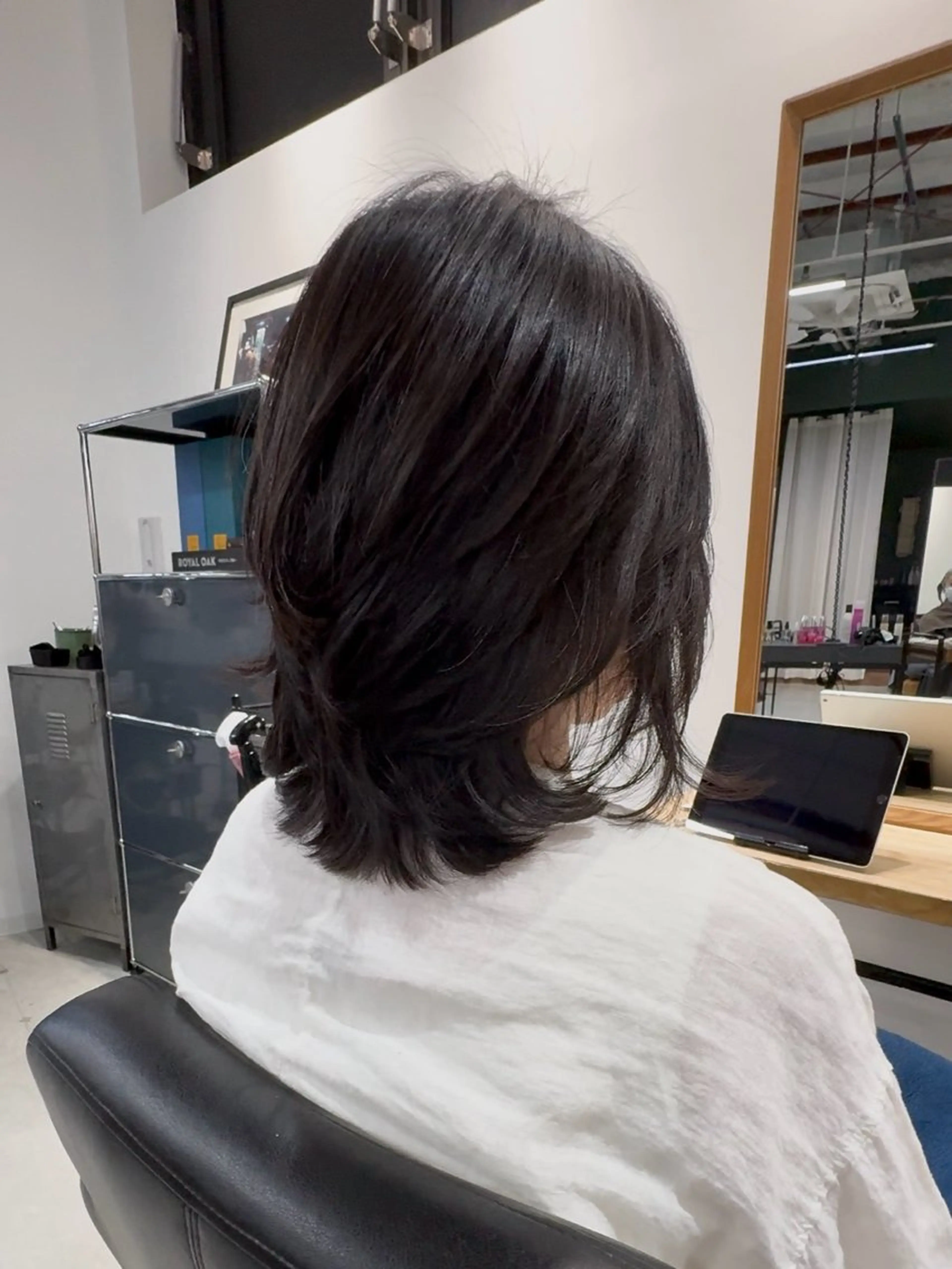 ミディアム ミディアムレイヤー ミディアムパーマ レイヤーカット IWAINAGOYA所属・金子 賢人のヘアスタイル