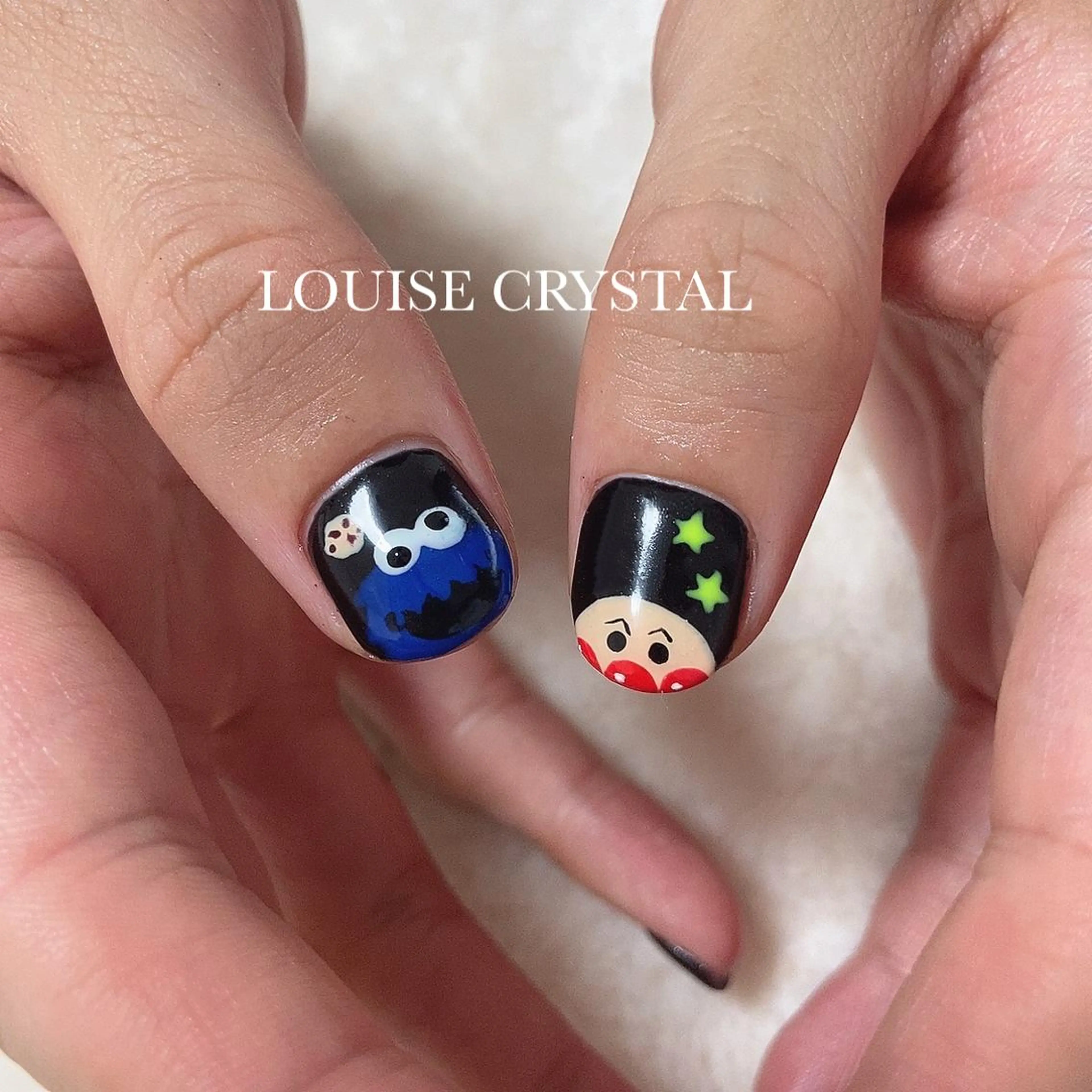 ネイル ハンドネイル LOUISE CRYSTALのネイルデザイン