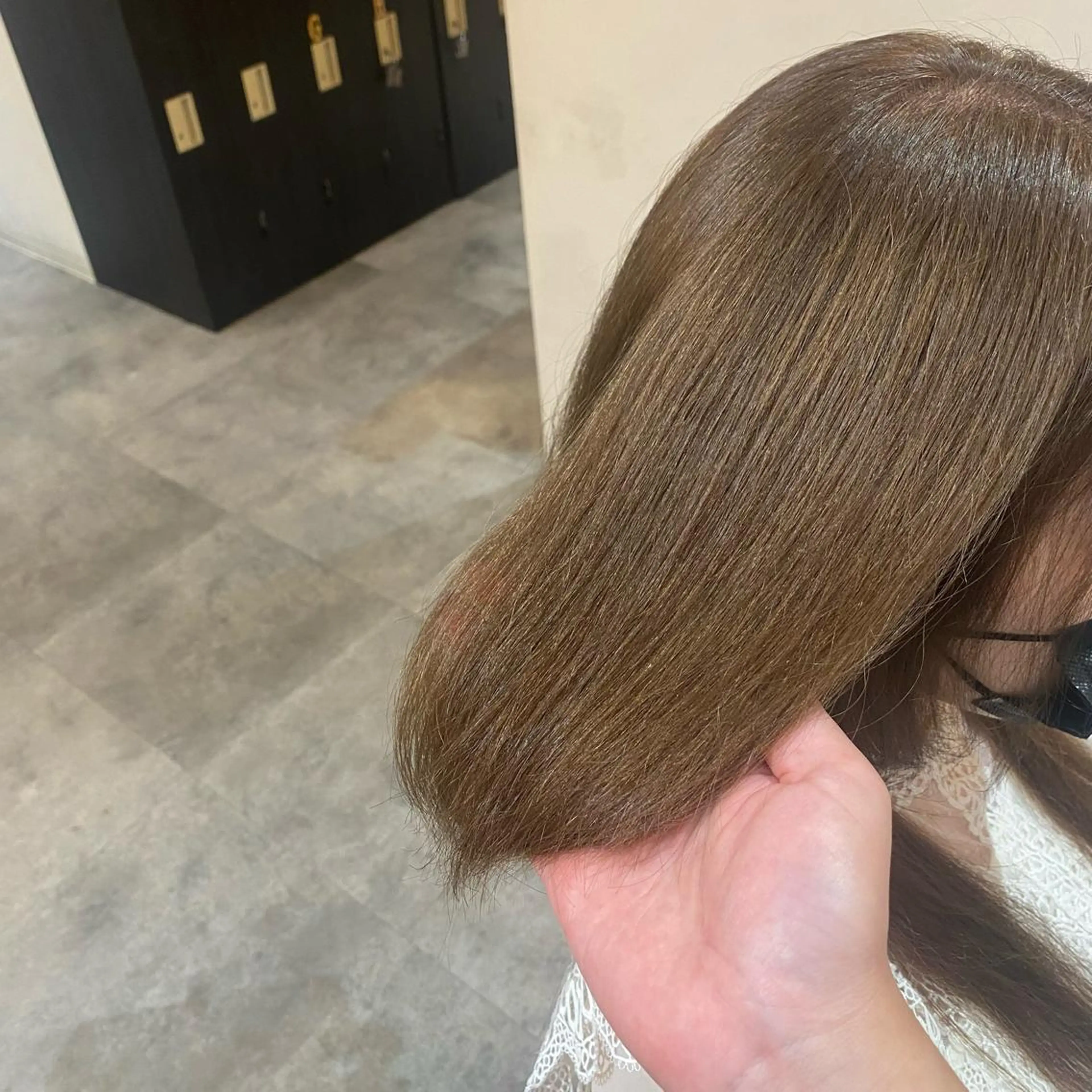セミロング カラー アディクシーカラー ベージュカラー ブリーチ ミルクティーベージュ 🫧透明感カラー 🫧 ジルバ清水南海のヘアスタイル