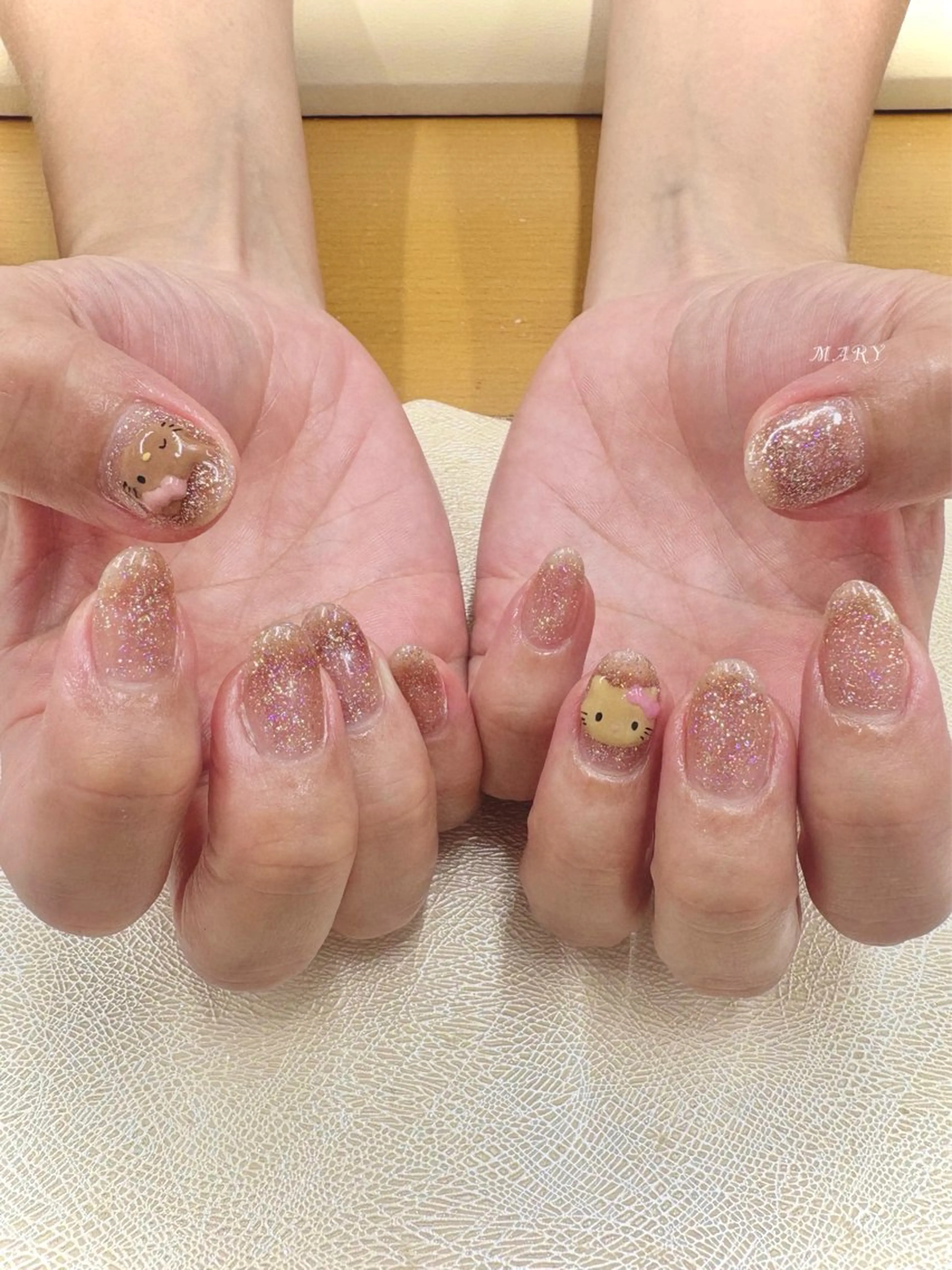 ネイル アートネイル フラッシュネイル キラキラネイル ニュアンスネイル ワンカラーネイル ハンドネイル Mary nail所属・Mary nail .narumiのネイルデザイン
