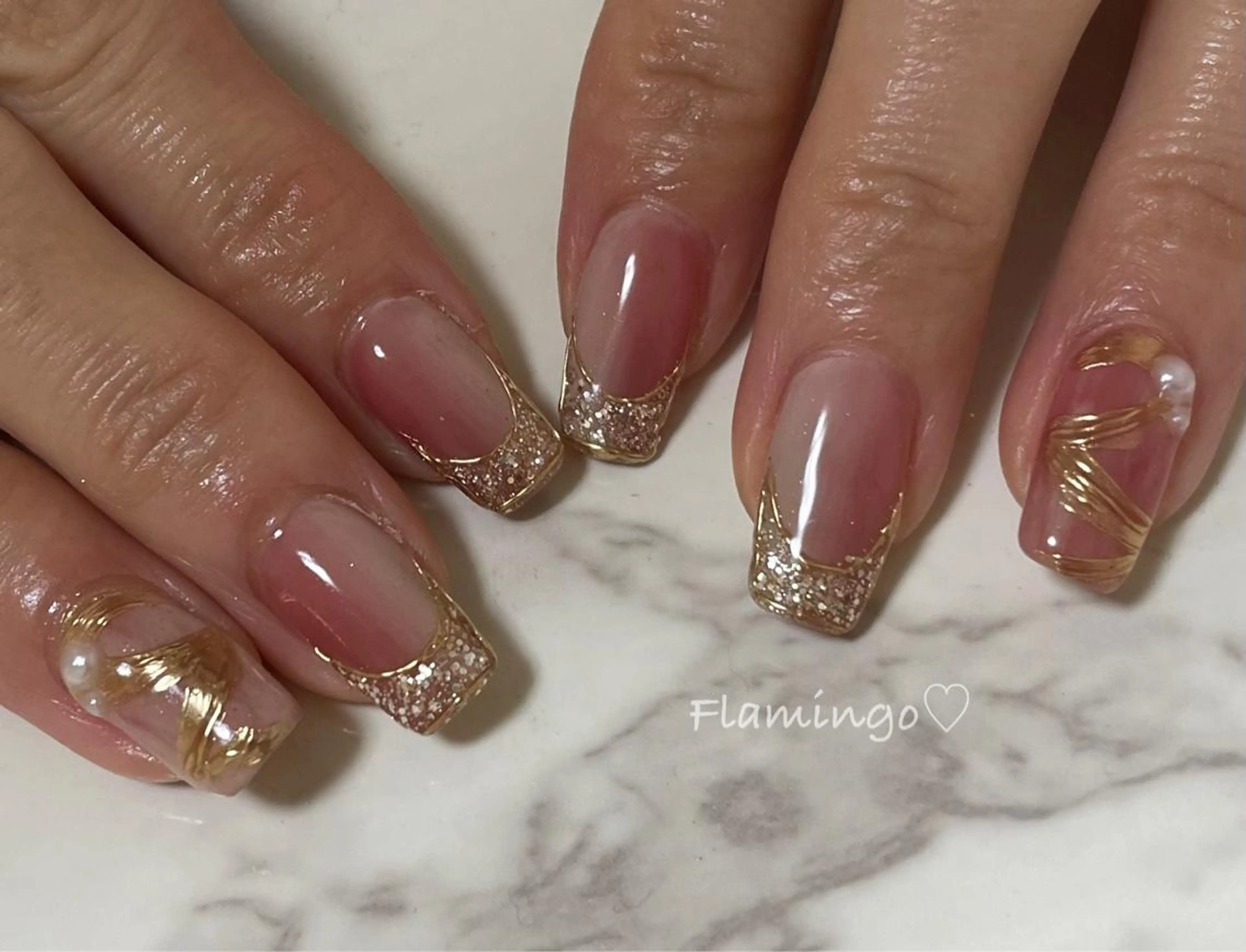 ネイル アートネイル フレンチネイル ラメ(グリッター) ミラーネイル ピンク 40代からの爪肌を 労る♡きちんとネイルのネイルデザイン