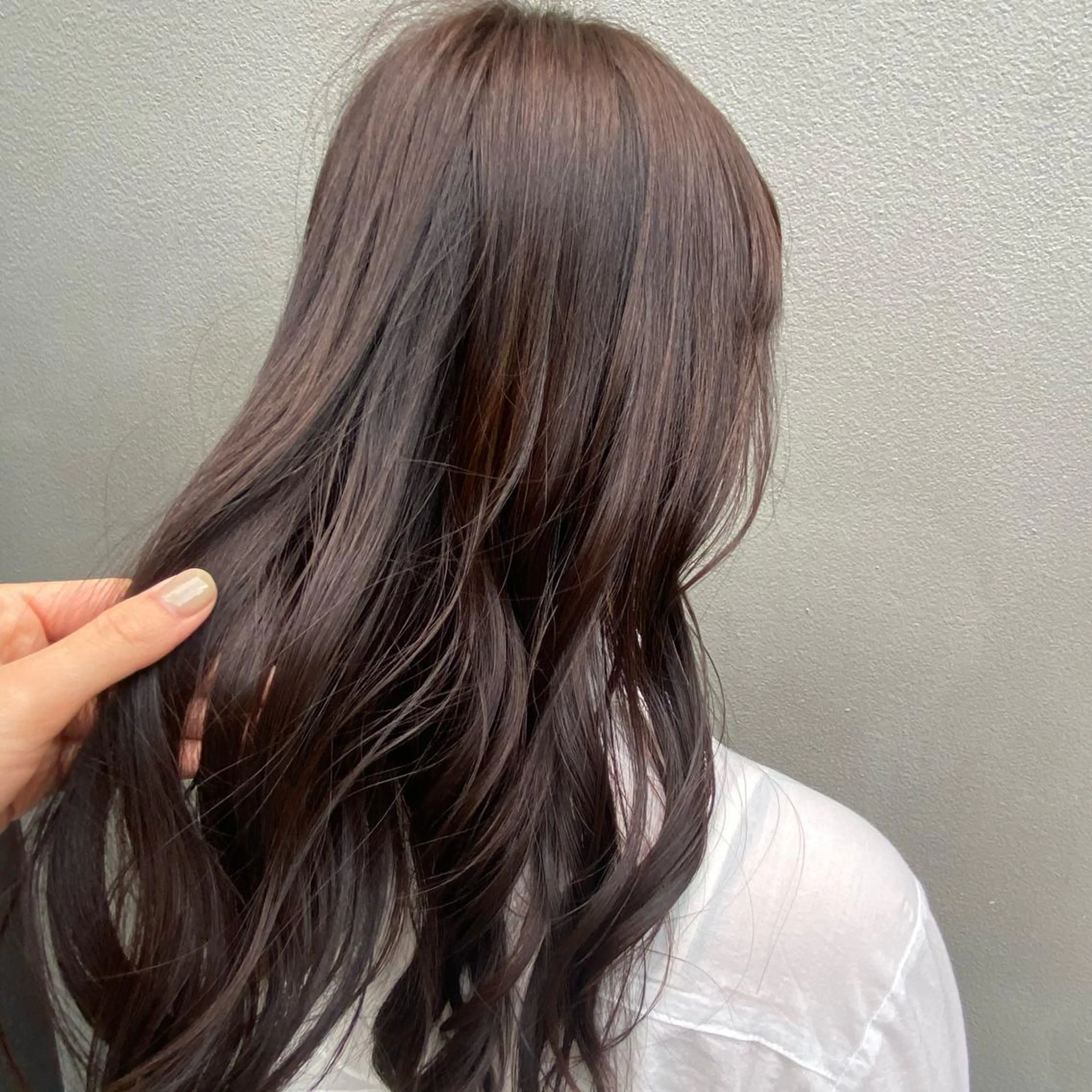 ロング カラー グレージュ 松塚 蒼のヘアスタイル