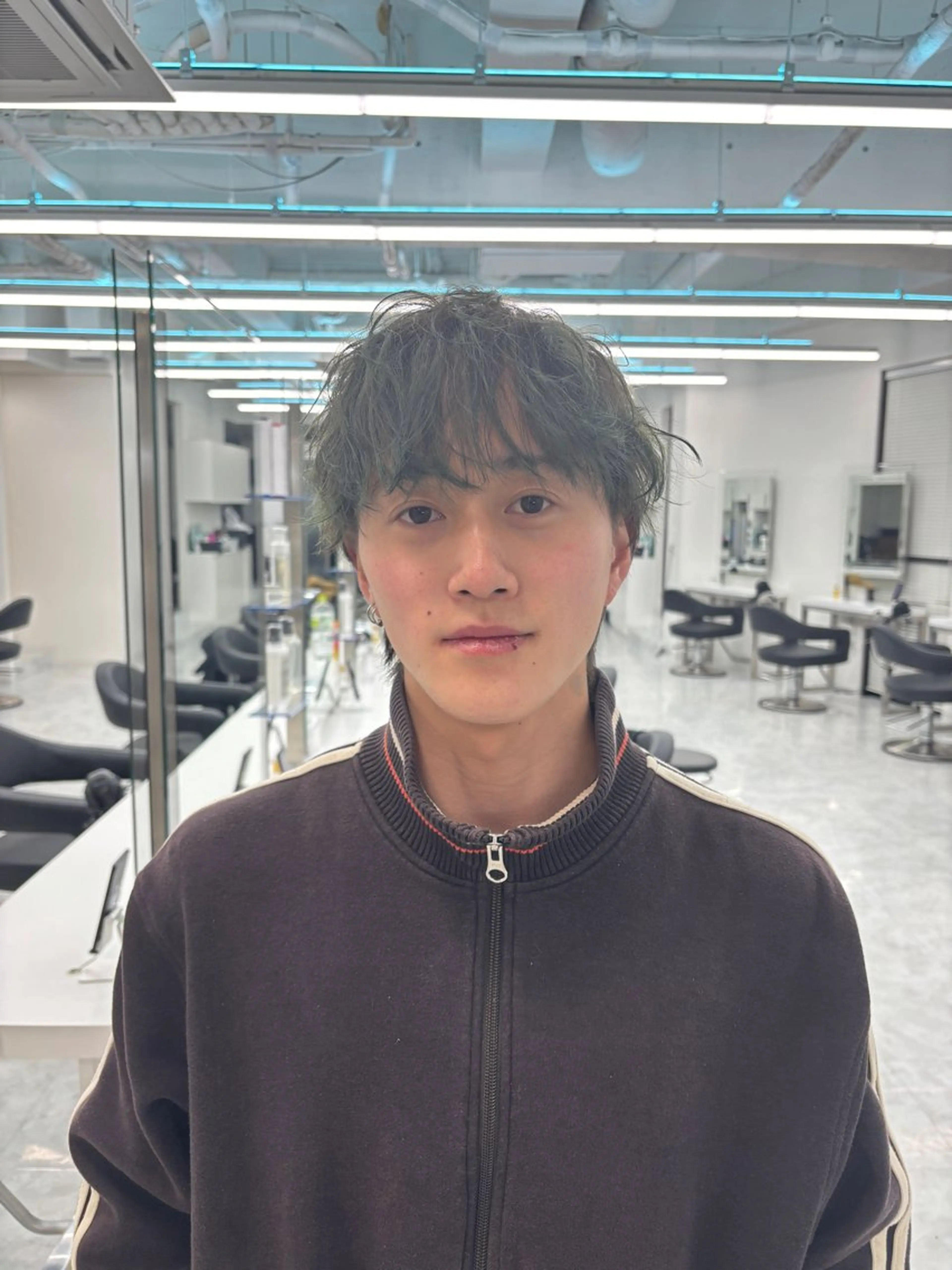 メンズ カット ヘアカラー トリートメント 韓国ヘア/ブリーチ無 しWカラー/オリーブのヘアスタイル