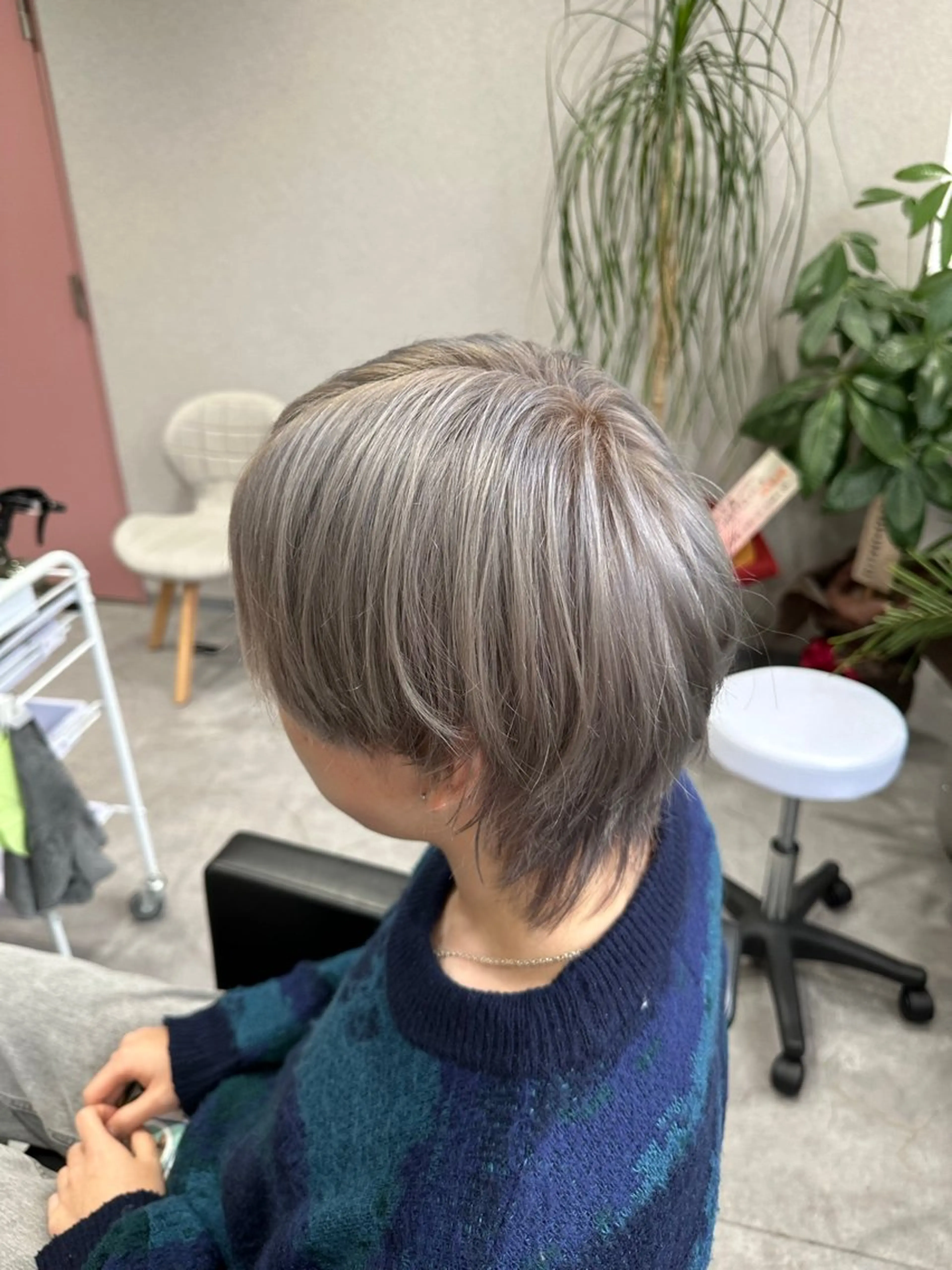 ミディアム カラー ヘアアレンジ メンズ メンズブリーチ マッシュウルフ マッシュ メンズウルフカット ブリーチ カット ヘアカラー Gray by NYNYのヘアスタイル