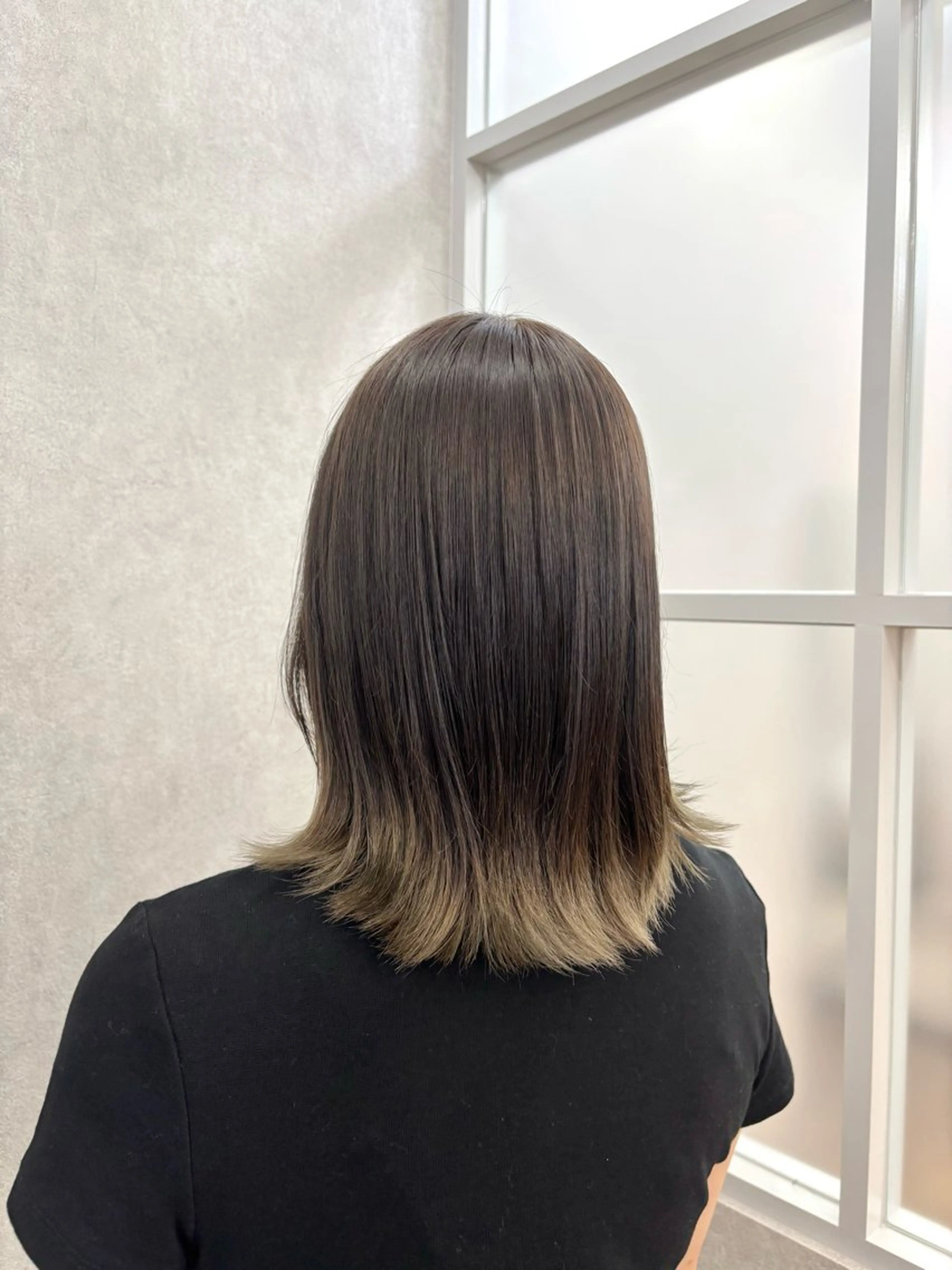 カラー ブリーチ グレージュ 鈴木 陸哉のヘアスタイル