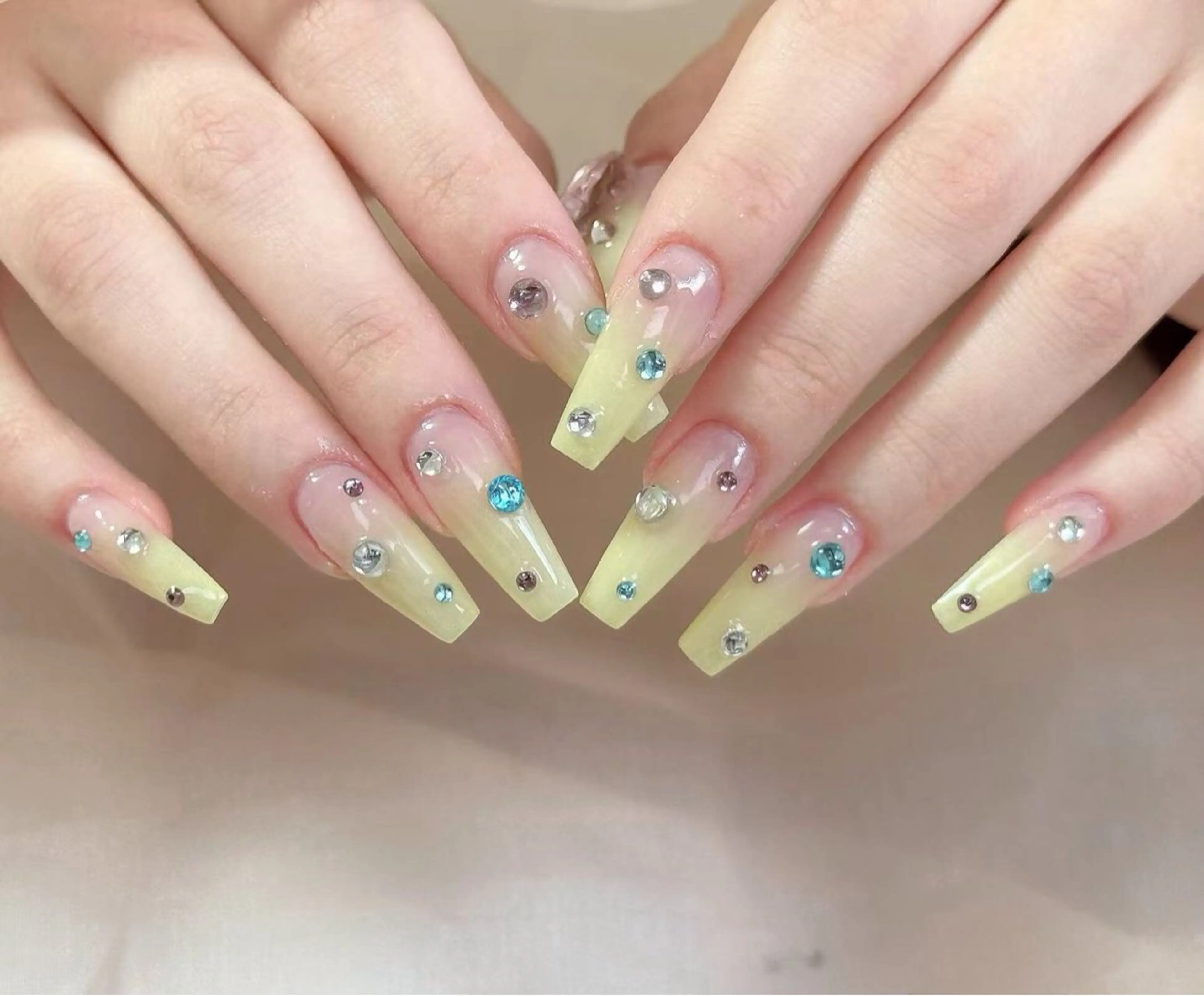 ネイル ハンドネイル 小 雨のネイルデザイン