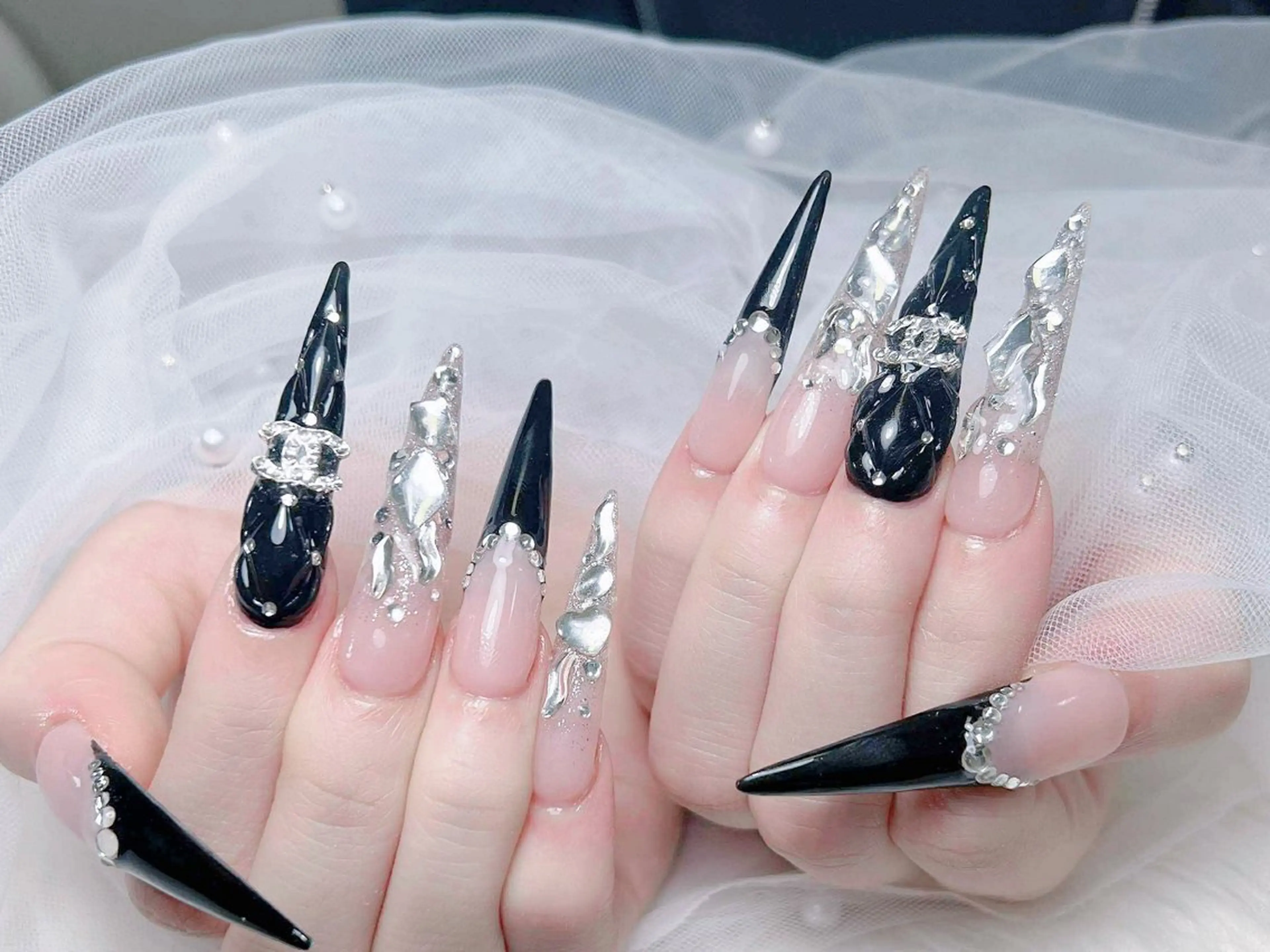 ネイル 成人式 ロングネイル マグネットネイル 大理石ネイル(マーブル) リボン ハンドネイル MoMoA Nail ネイル長さ出し専門店のネイルデザイン