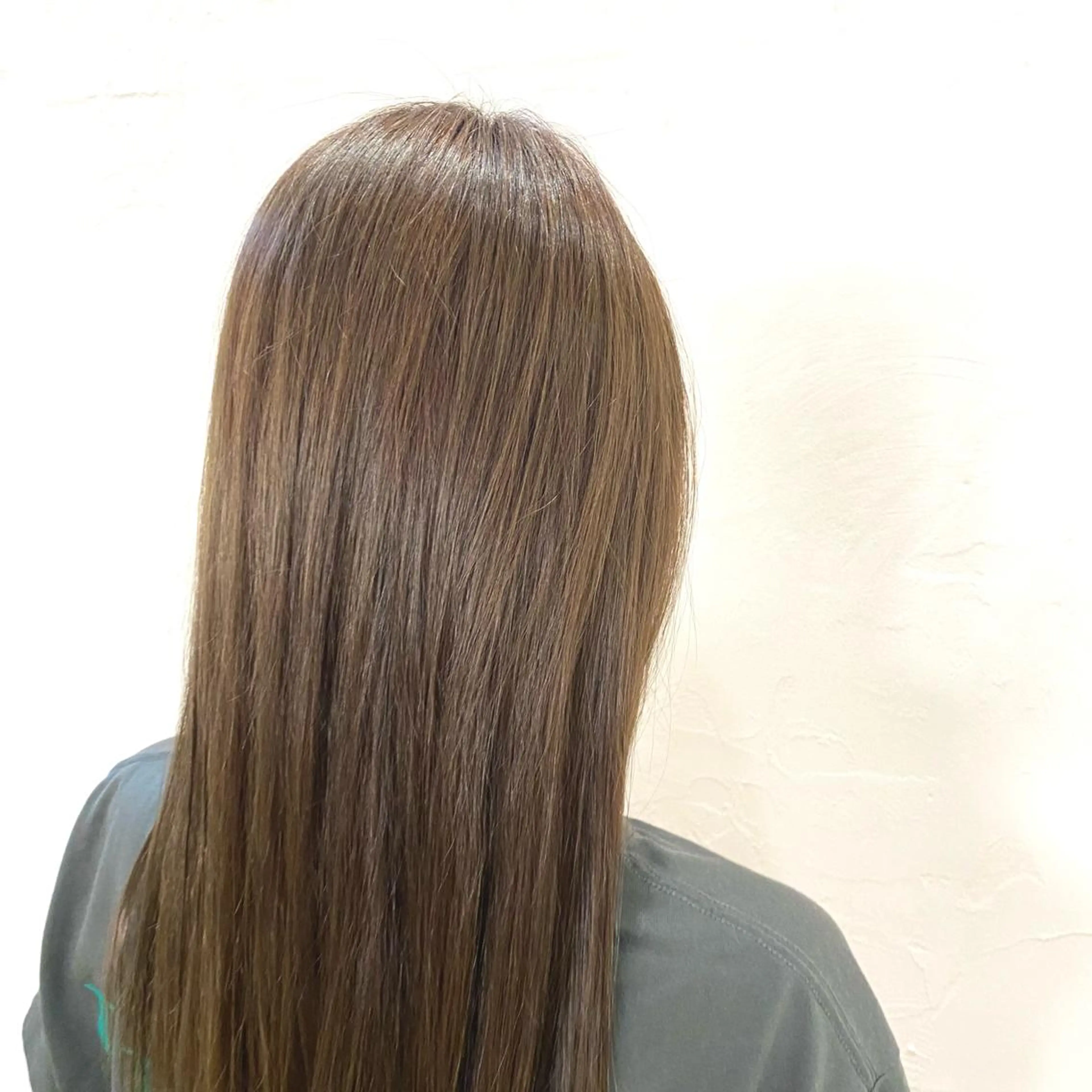 セミロング カラー ベージュカラー ブリーチ ブリーチなしカラー 横山 実世のヘアスタイル