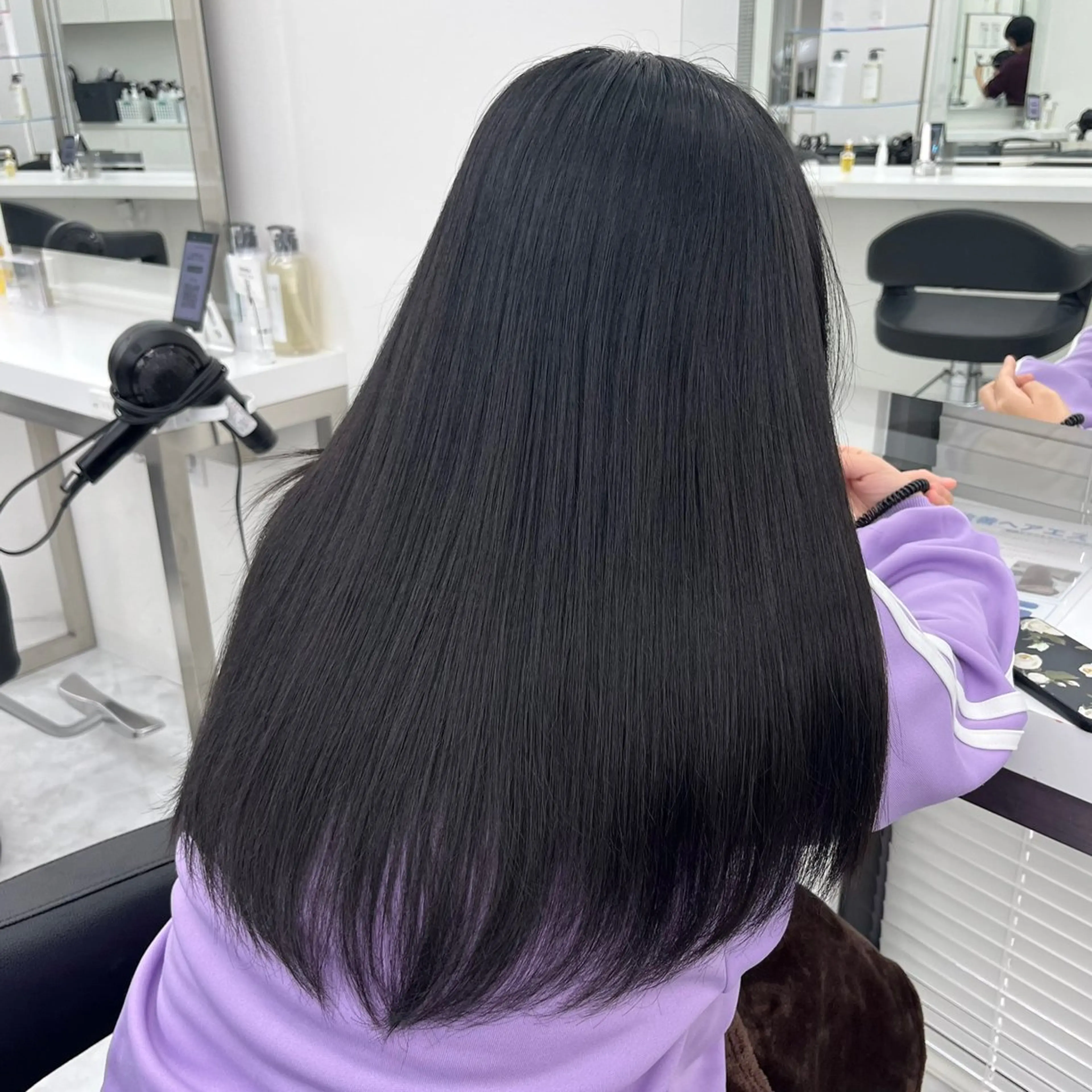セミロング カラー 黒髪 ブリーチ ブルーカラー ブルーブラック ダークグレー ヘアカラー トリートメント ハイトーン/ 髪質改善/上質艶髪のヘアスタイル