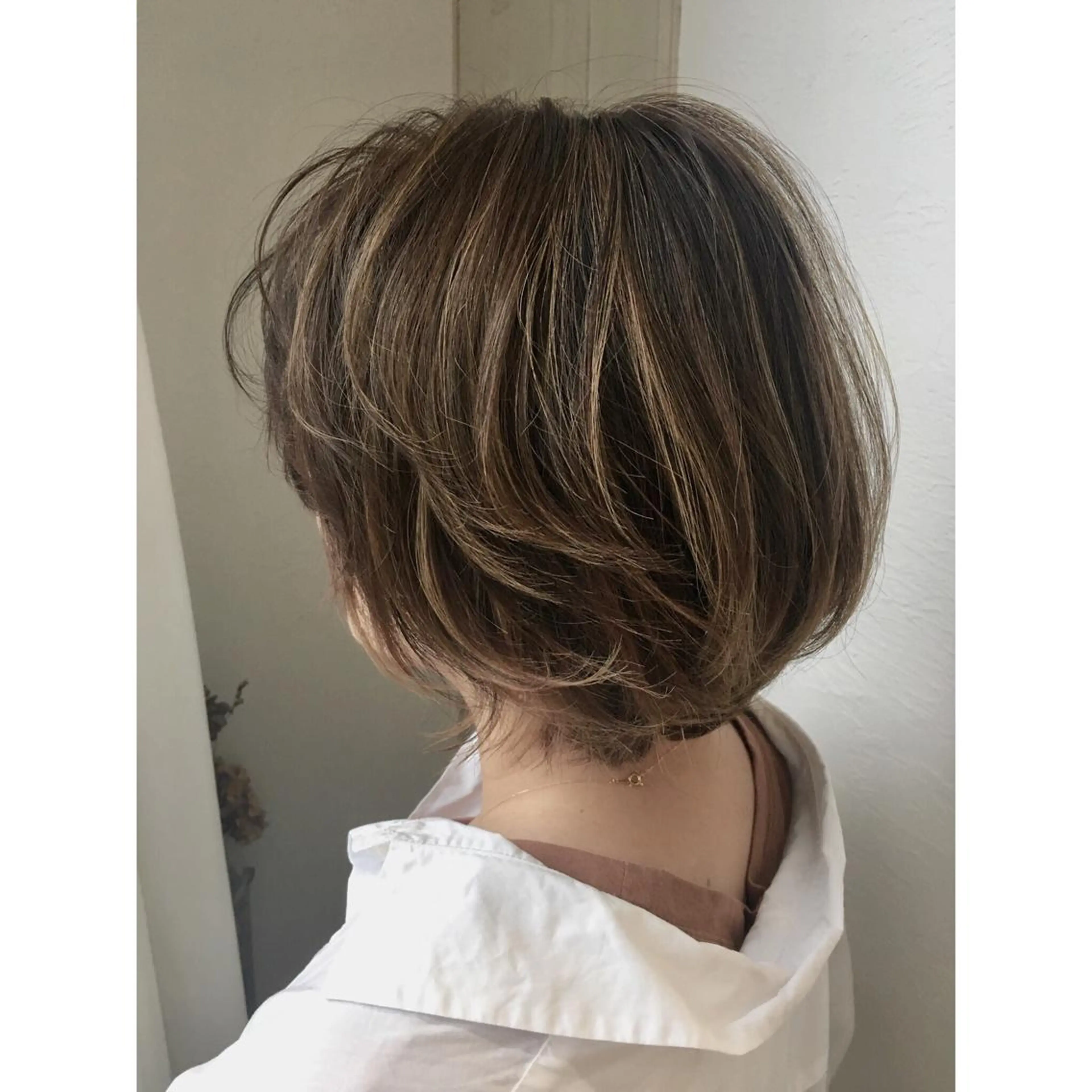 ショート カラー ハイライトカラー ハイライト カット ヘアカラー fio マナミのヘアスタイル