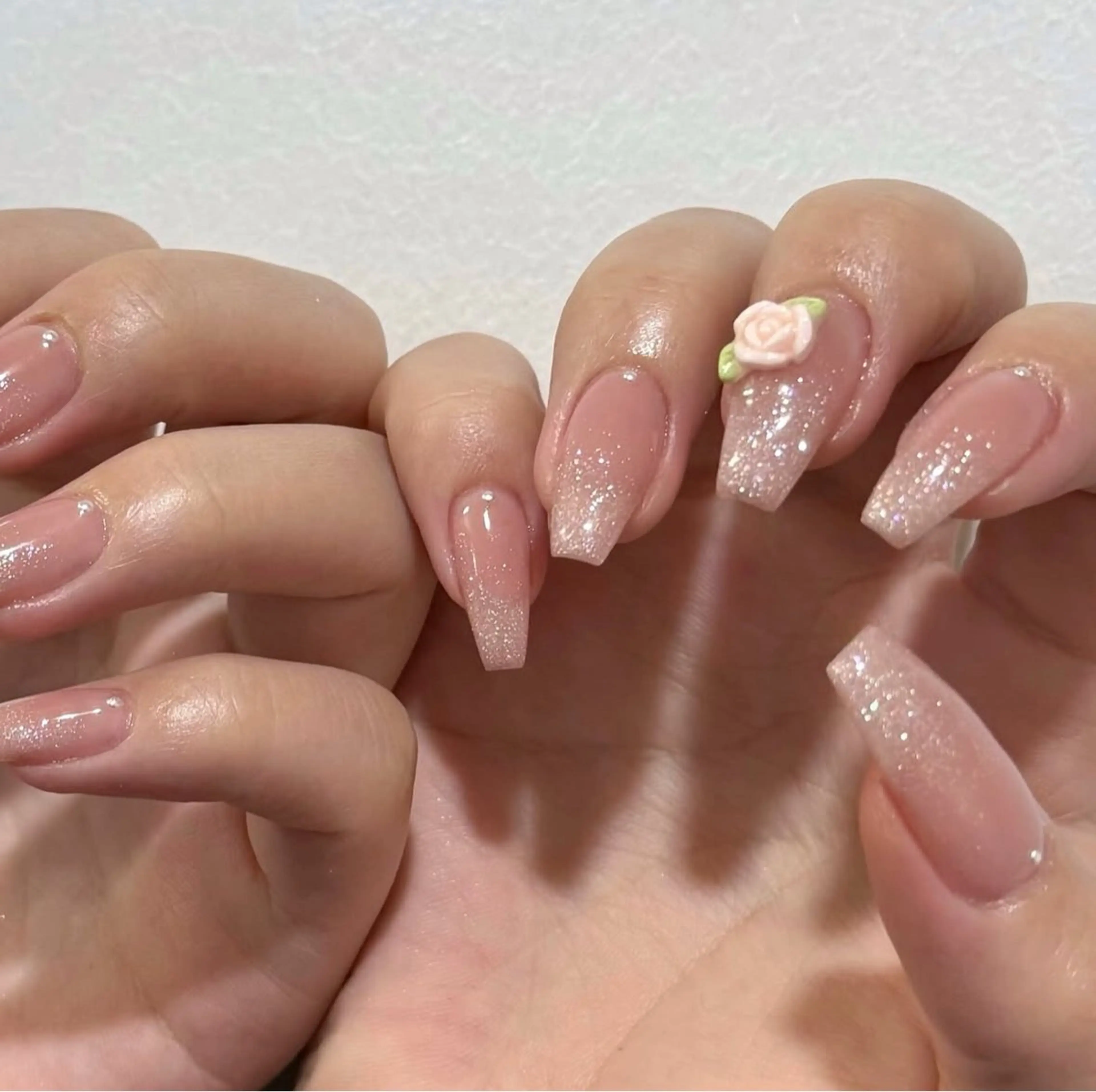ネイル 長さ出し グラデーション キラキラネイル 韓国ネイル ラメ(グリッター) ハンドネイル ハンドケア Chisa Nail Studio所属・チ サのネイルデザイン