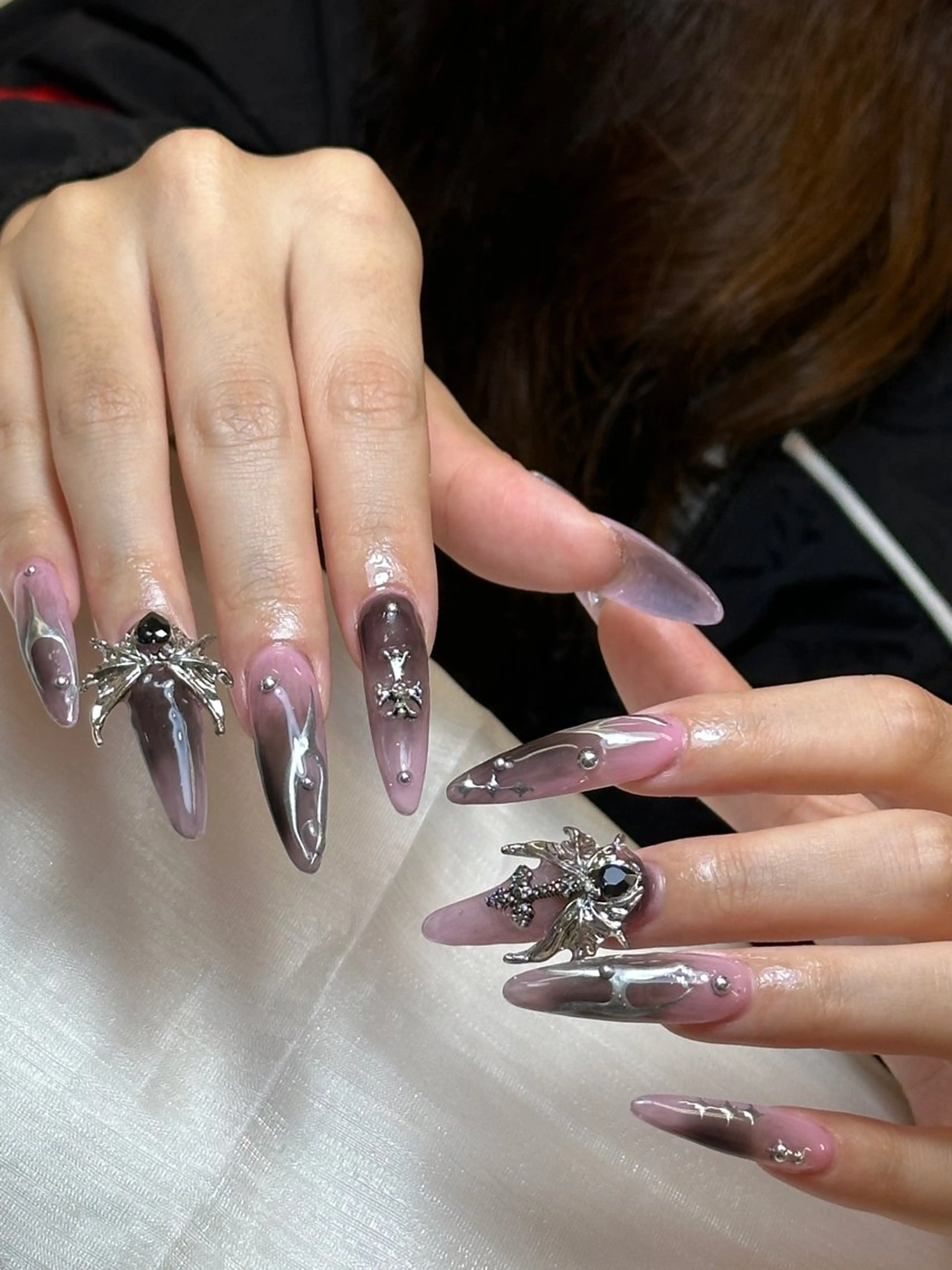 メンズ ネイル メンズ韓国風 アートネイル オーロラネイル チークネイル 長さ出し Anh 歌舞伎町のネイルデザイン