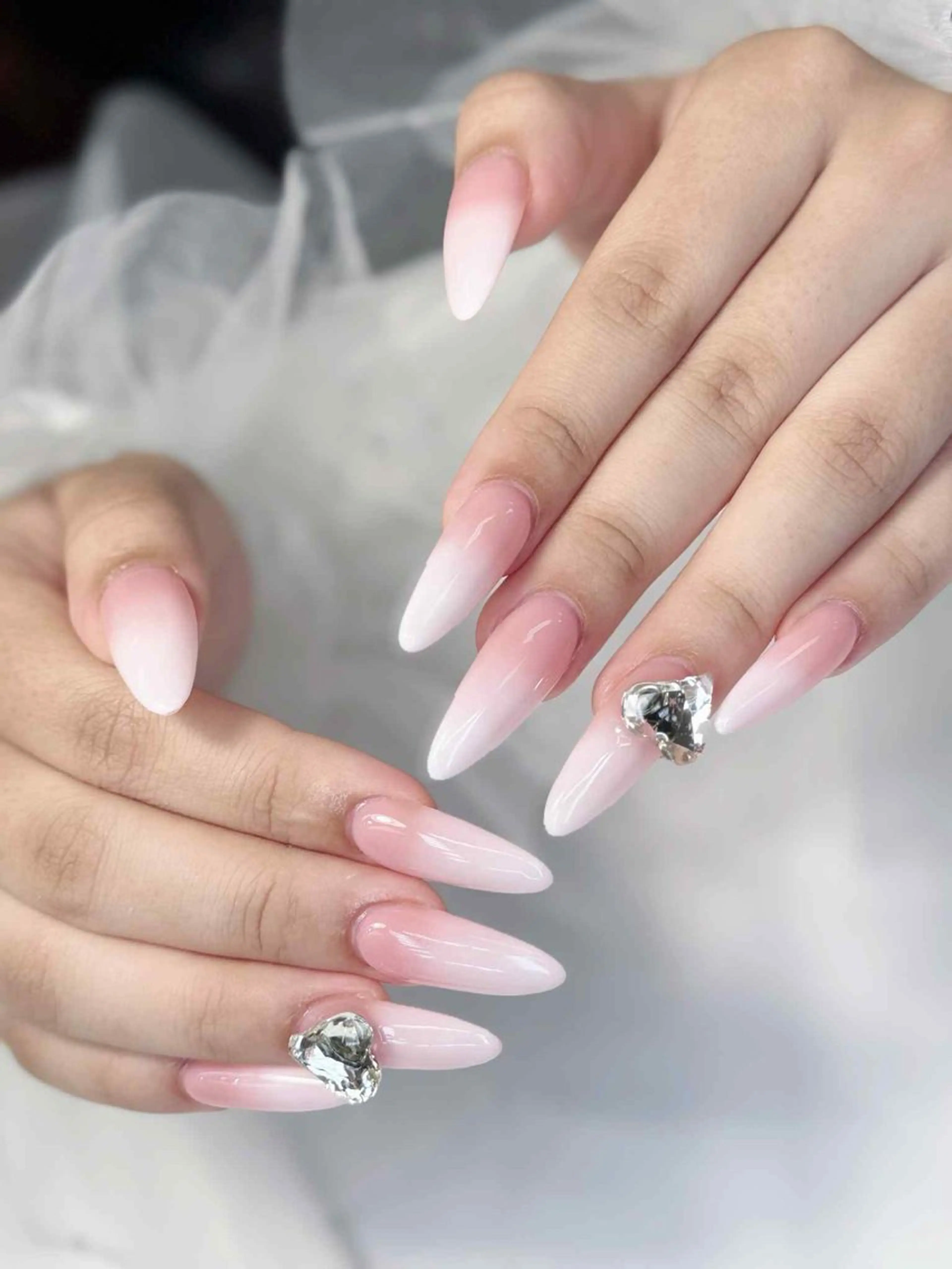 セミロング カラー ハンドネイル Bibi beauty spa Osaka所属・Chann Channのネイルデザイン