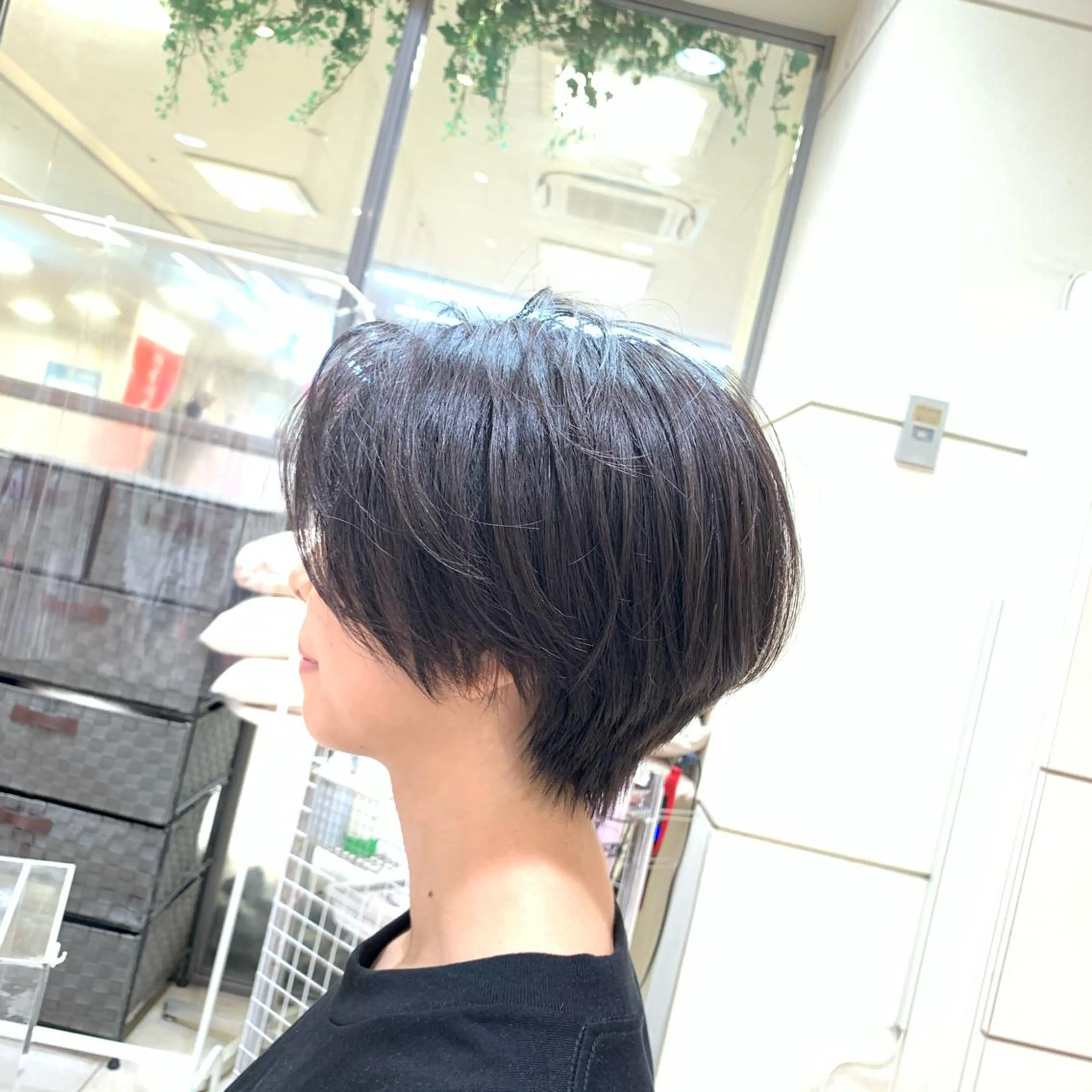 ショート カラー MODEks eau 佐藤優志のヘアスタイル