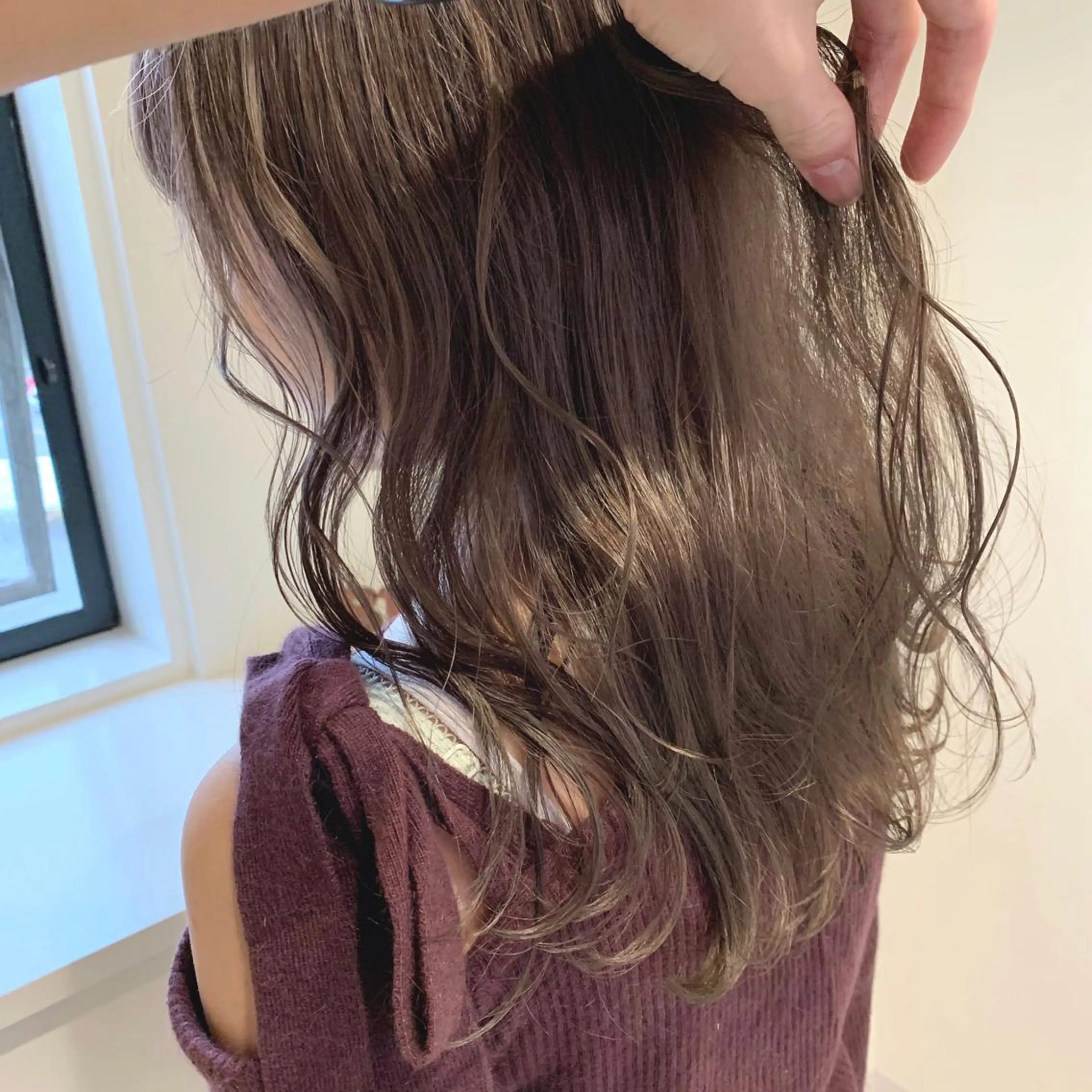 ミディアム カラー ベージュカラー ブリーチ ミルクティーベージュ 清水 亮太／赤み消しカラーのヘアスタイル