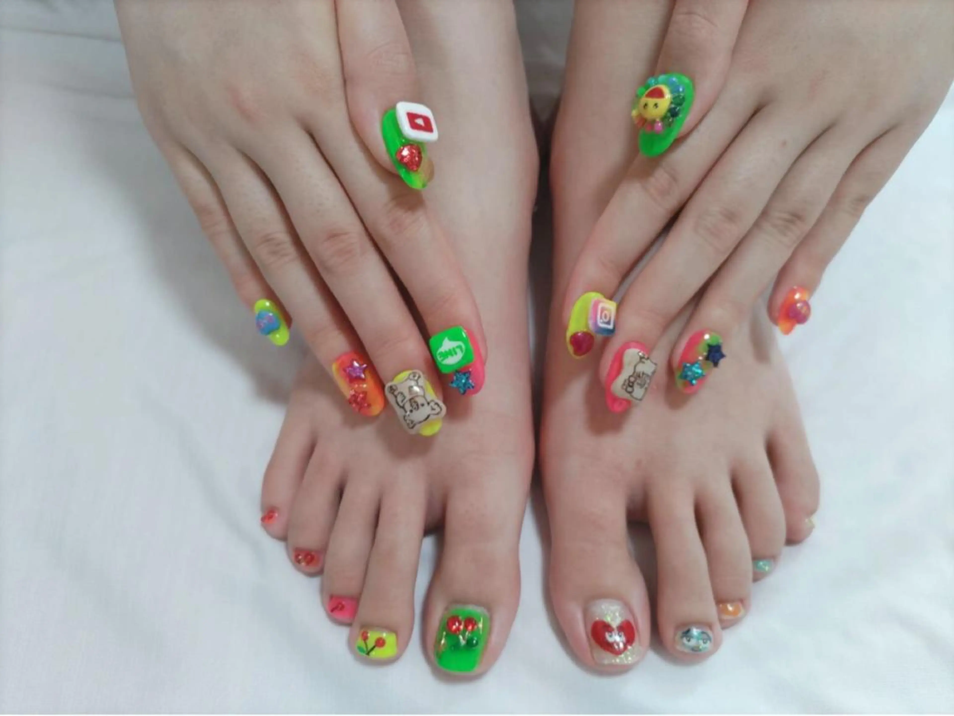 ネイル フットネイル おそろいネイル ネイルチップ oki nailのネイルデザイン