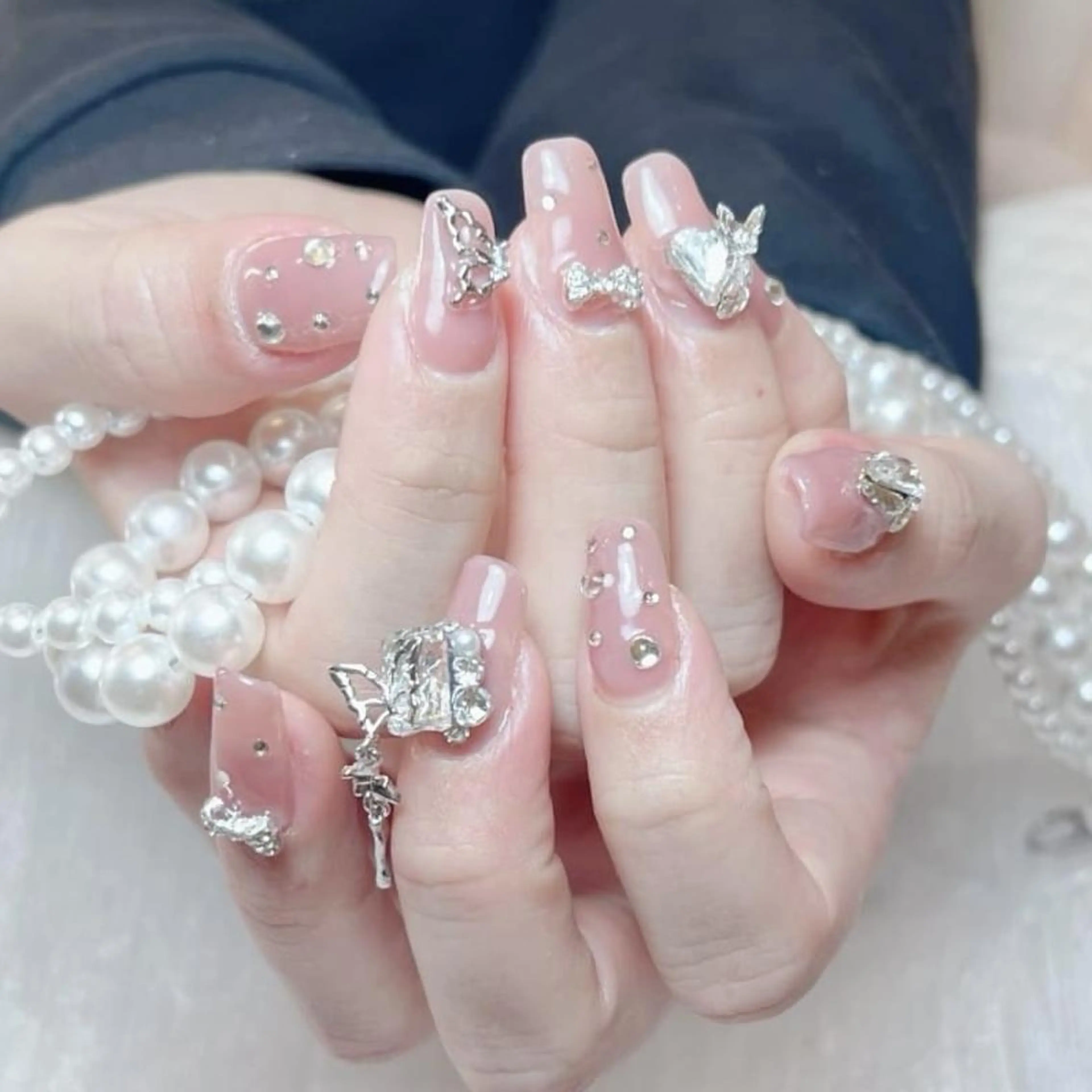 ネイル RAFFINE 月🦋🩵のネイルデザイン