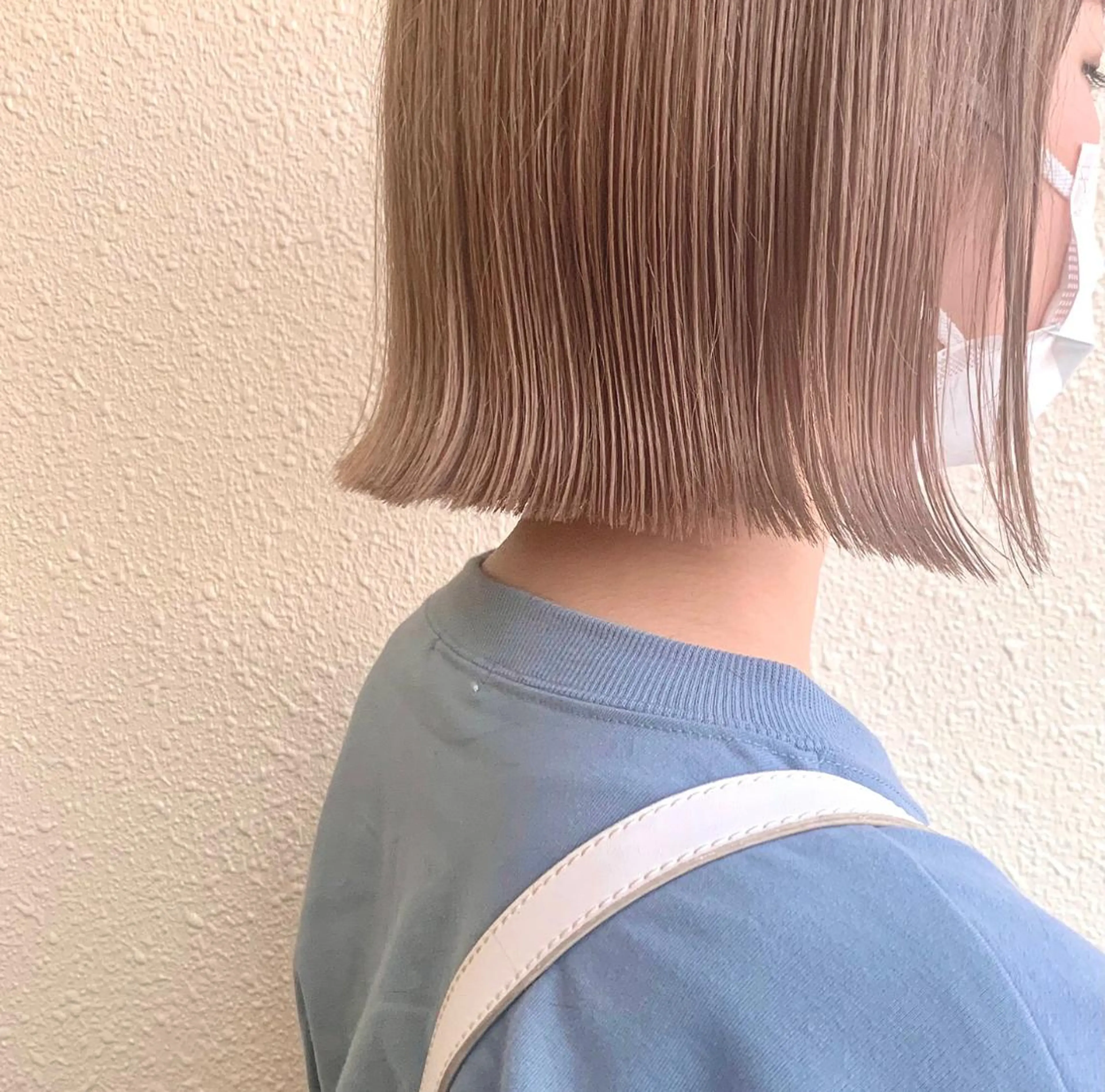 ショート カラー ベージュカラー ハイトーンカラー ピンクカラー ピンクベージュ iLi所属・iLi 《イリ》のヘアスタイル