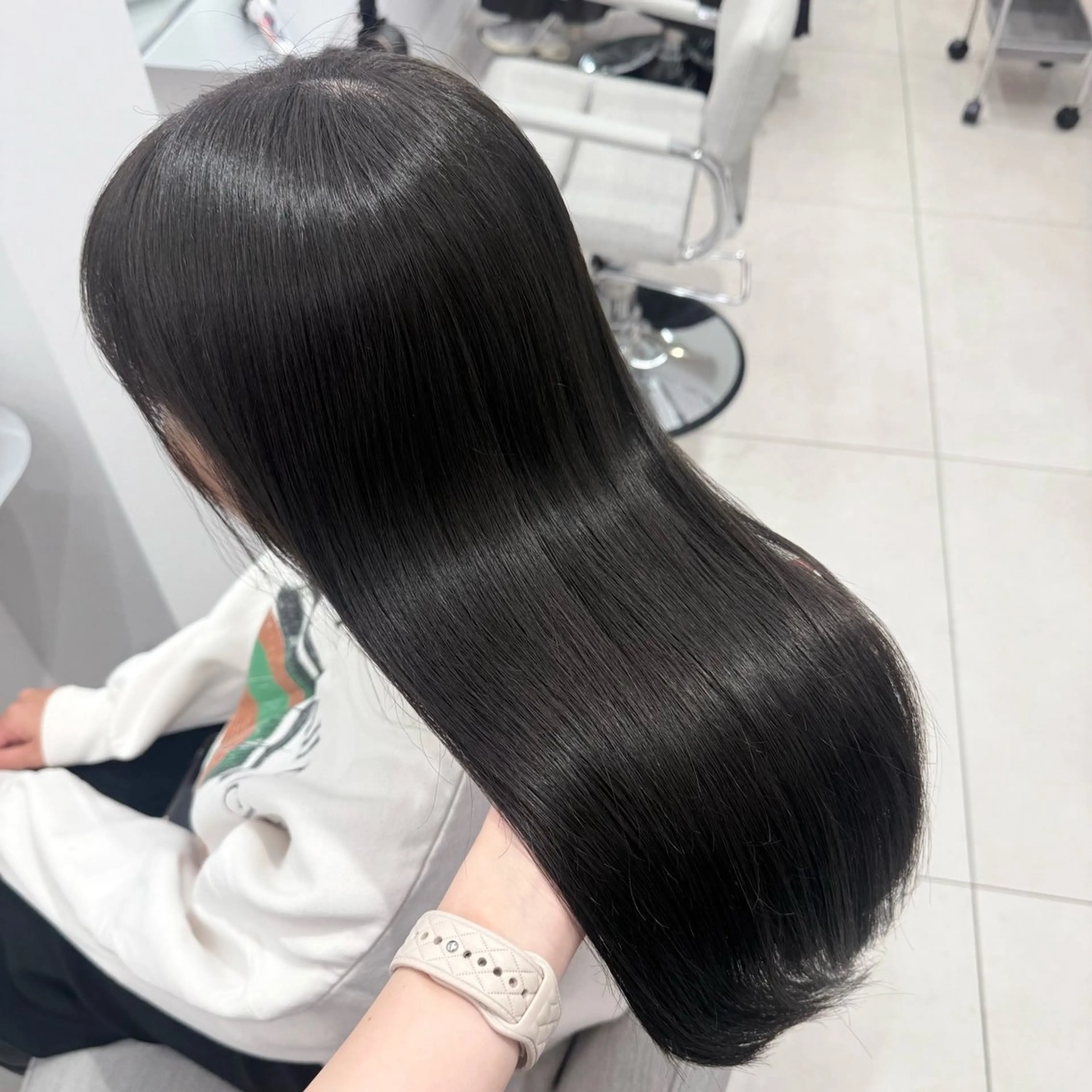 ロング カラー グレージュ オリーブグレージュ オリーブグレー 澤 佑華 🎀 透明感カラーのヘアスタイル