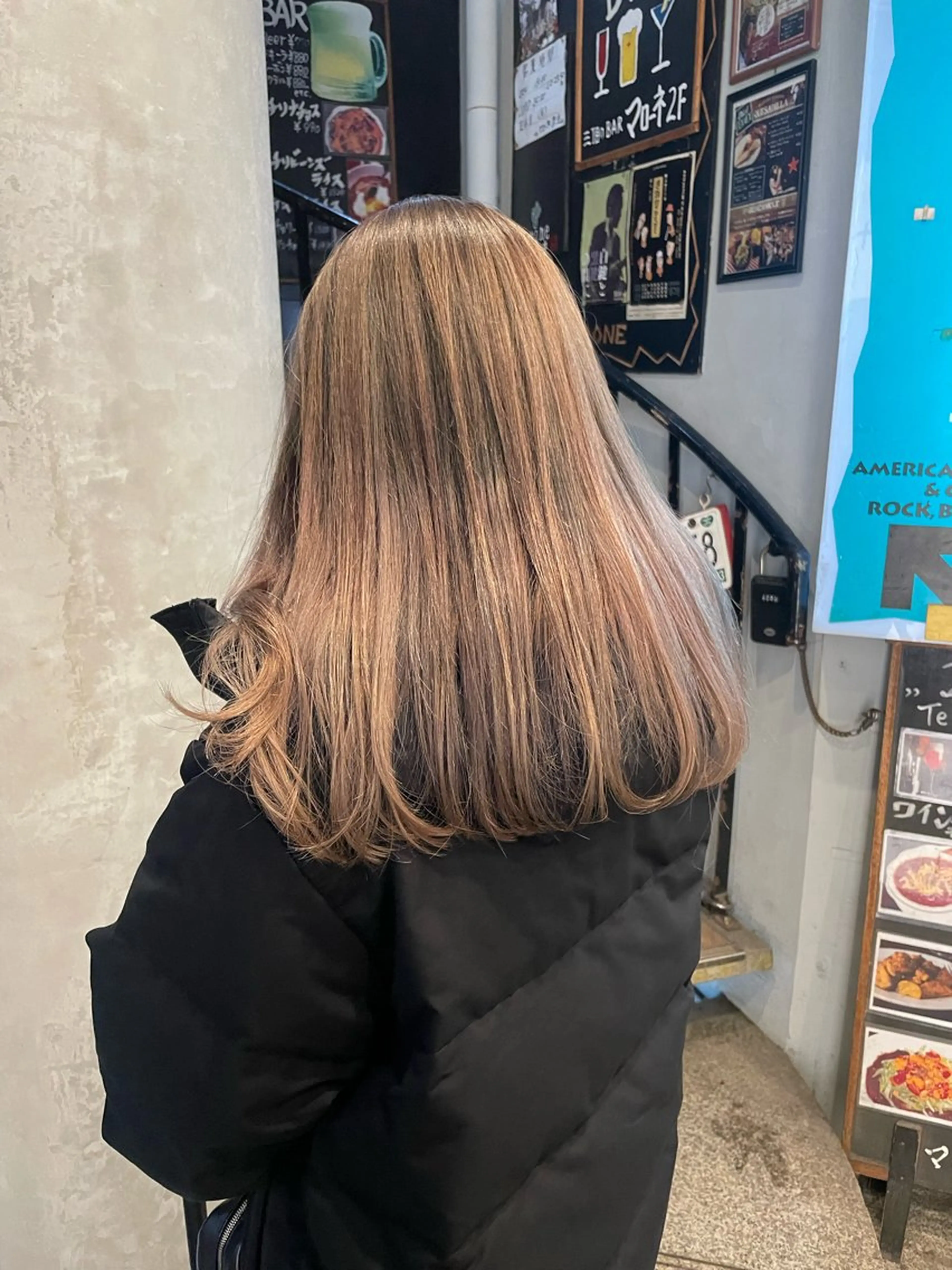 ミディアム ケアブリーチ/ エクステ/レイヤーのヘアスタイル