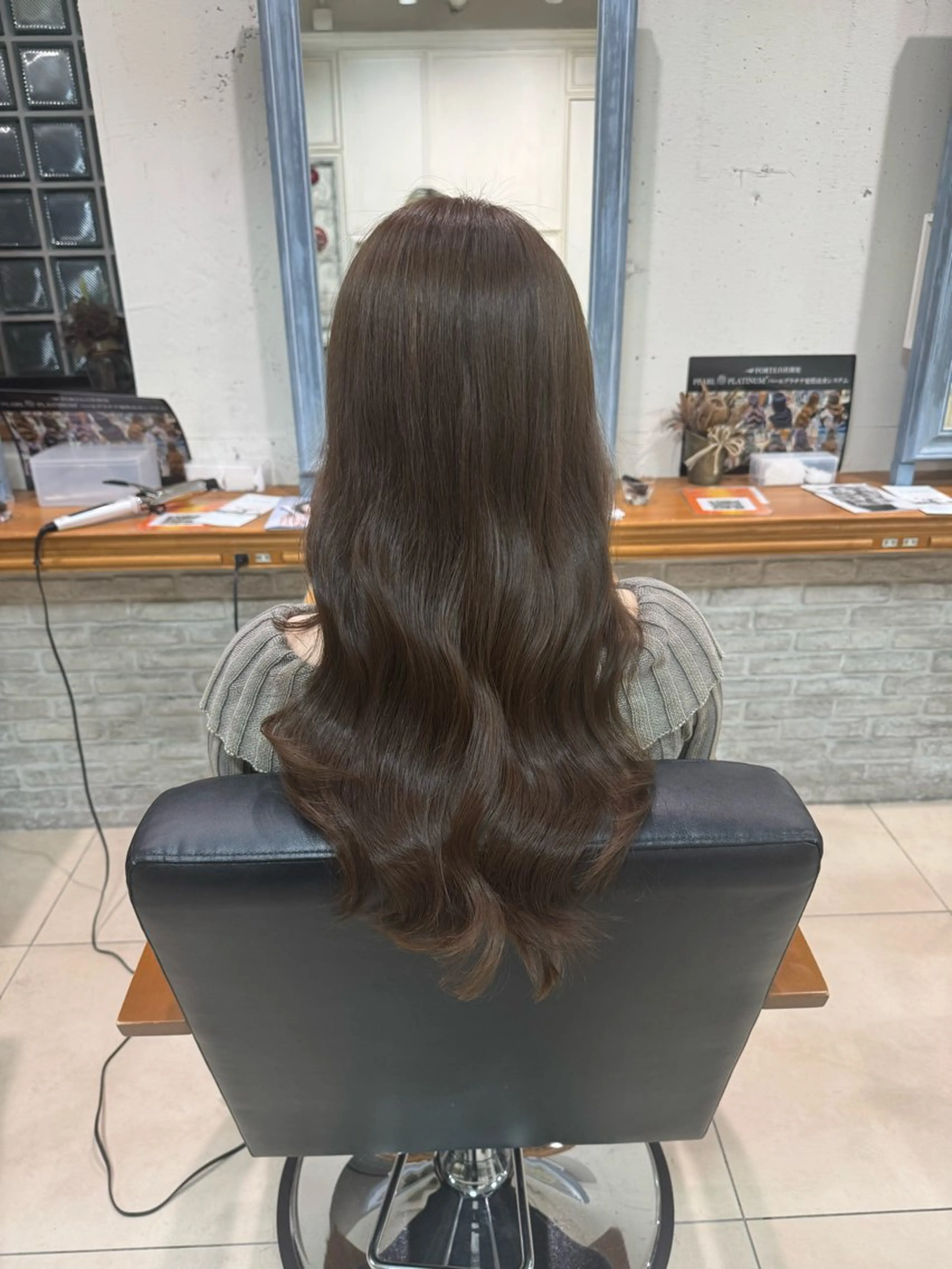 ロング 透明感カラー/顔周り カット/レイヤーにかのヘアスタイル