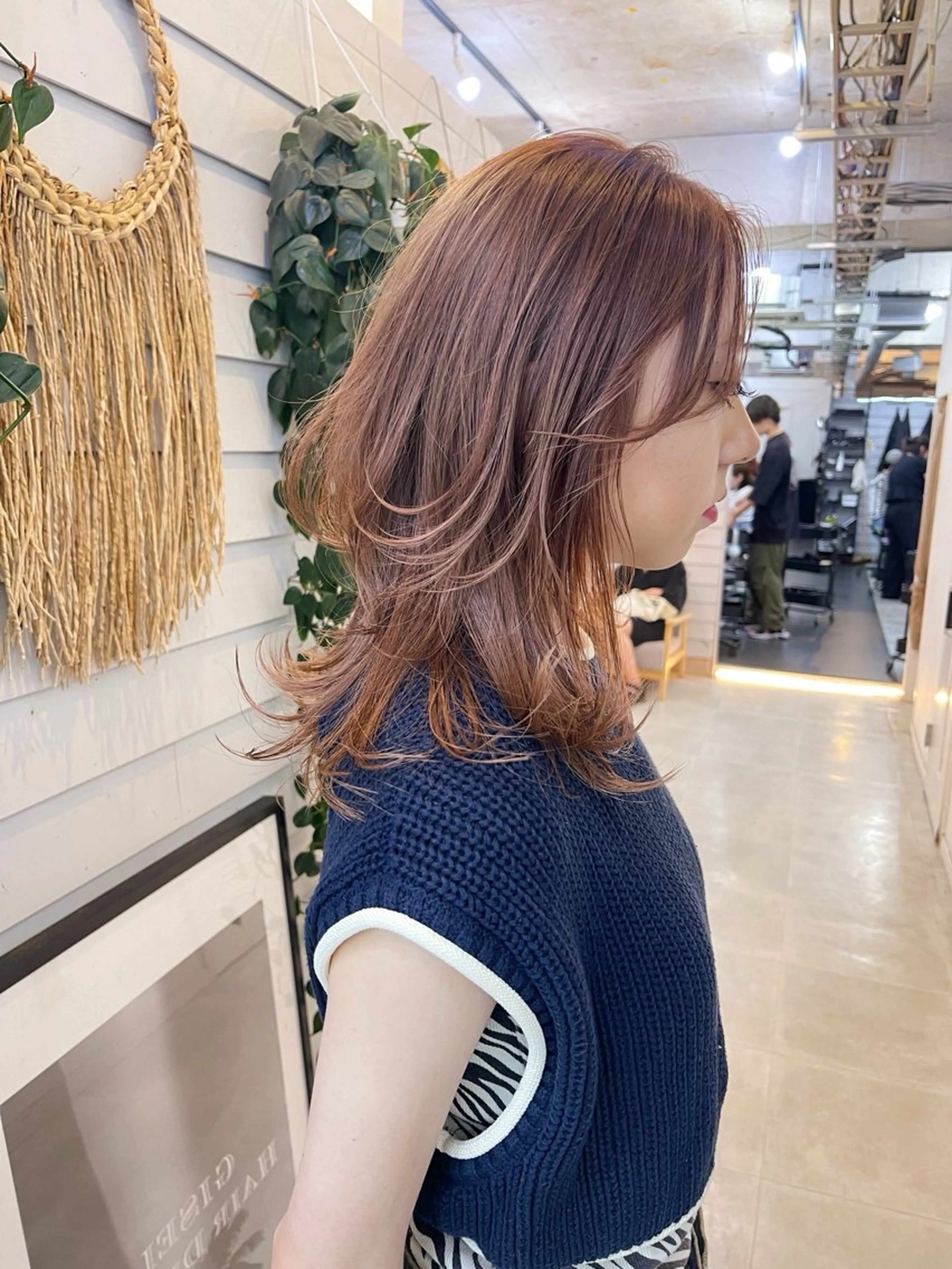 ミディアム カラー レイヤーカット カット ヘアカラー トリートメント AiM 大名　似合わせカットのヘアスタイル