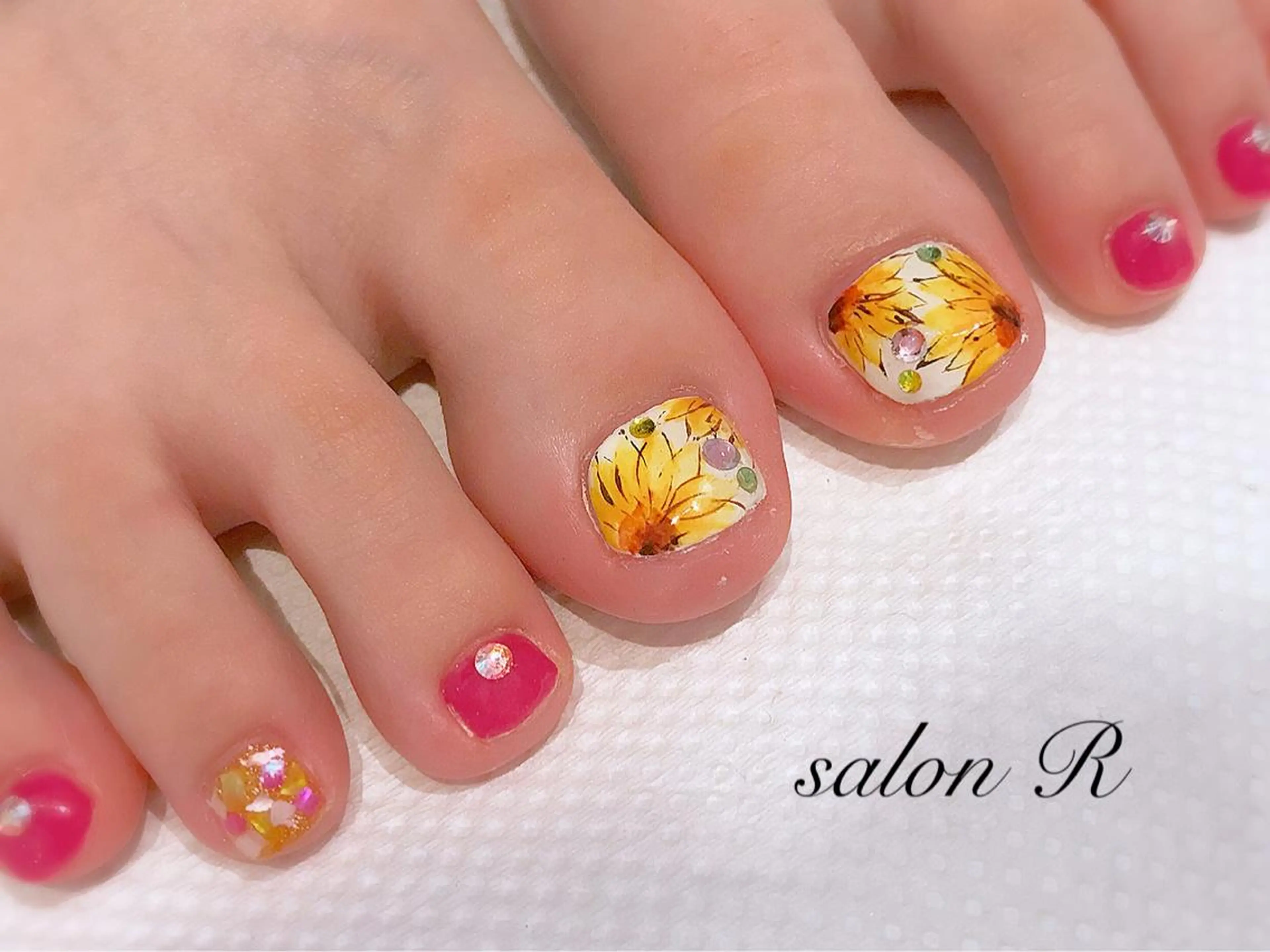 ネイル アートネイル Re Pearl～コーディネートサロン～ 市駅前店所属・NARUMI HYODOのネイルデザイン