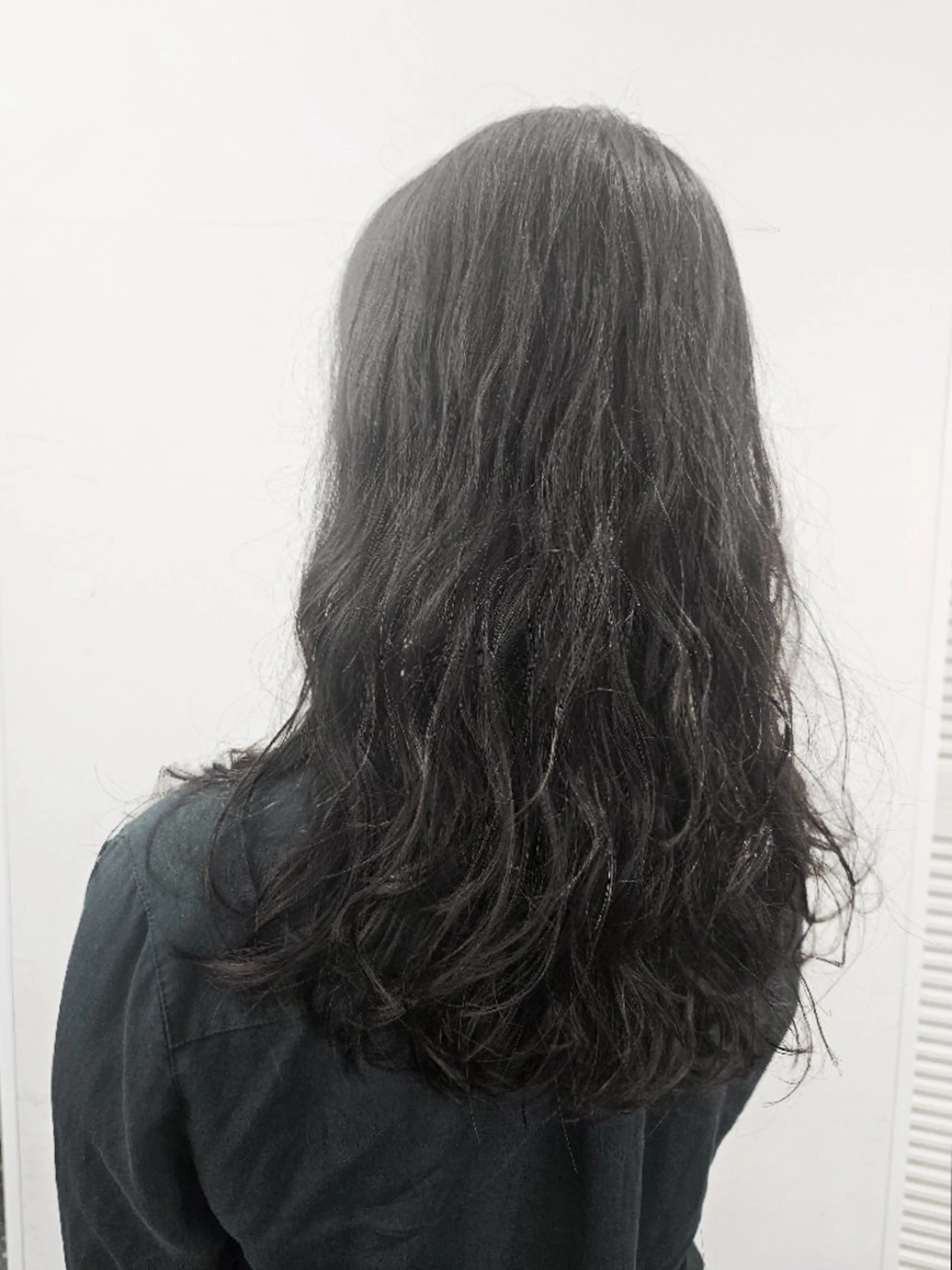 セミロング パーマ カラー セミロングパーマ あいだ🐼ミニモ 限定クーポン掲載中のヘアスタイル