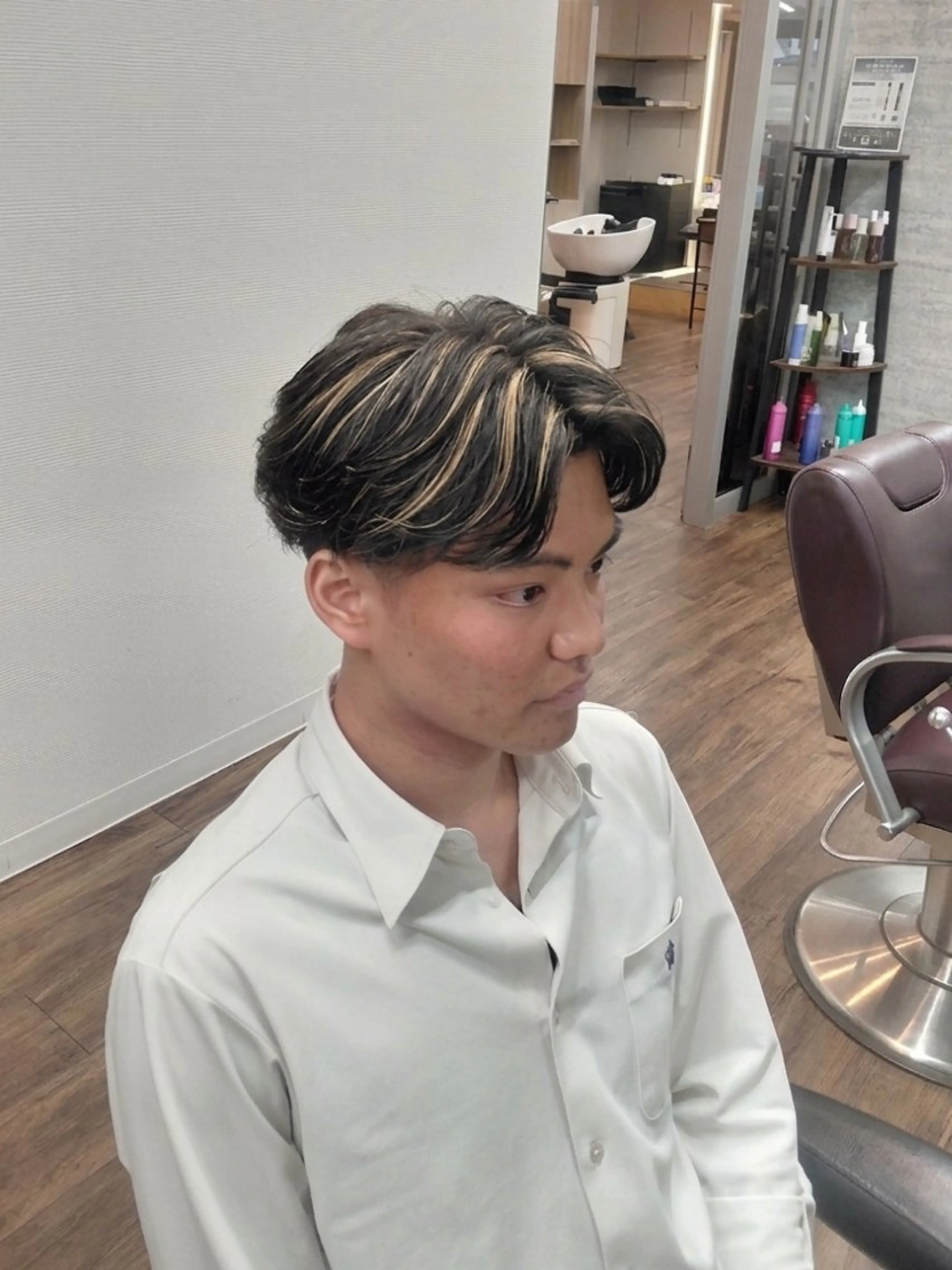 カラー メンズ パーマ センターパート メンズハイライト ハイライトカラー カット ヘアカラー kaming所属・メンズ特化💈/ 長谷川翼のヘアスタイル