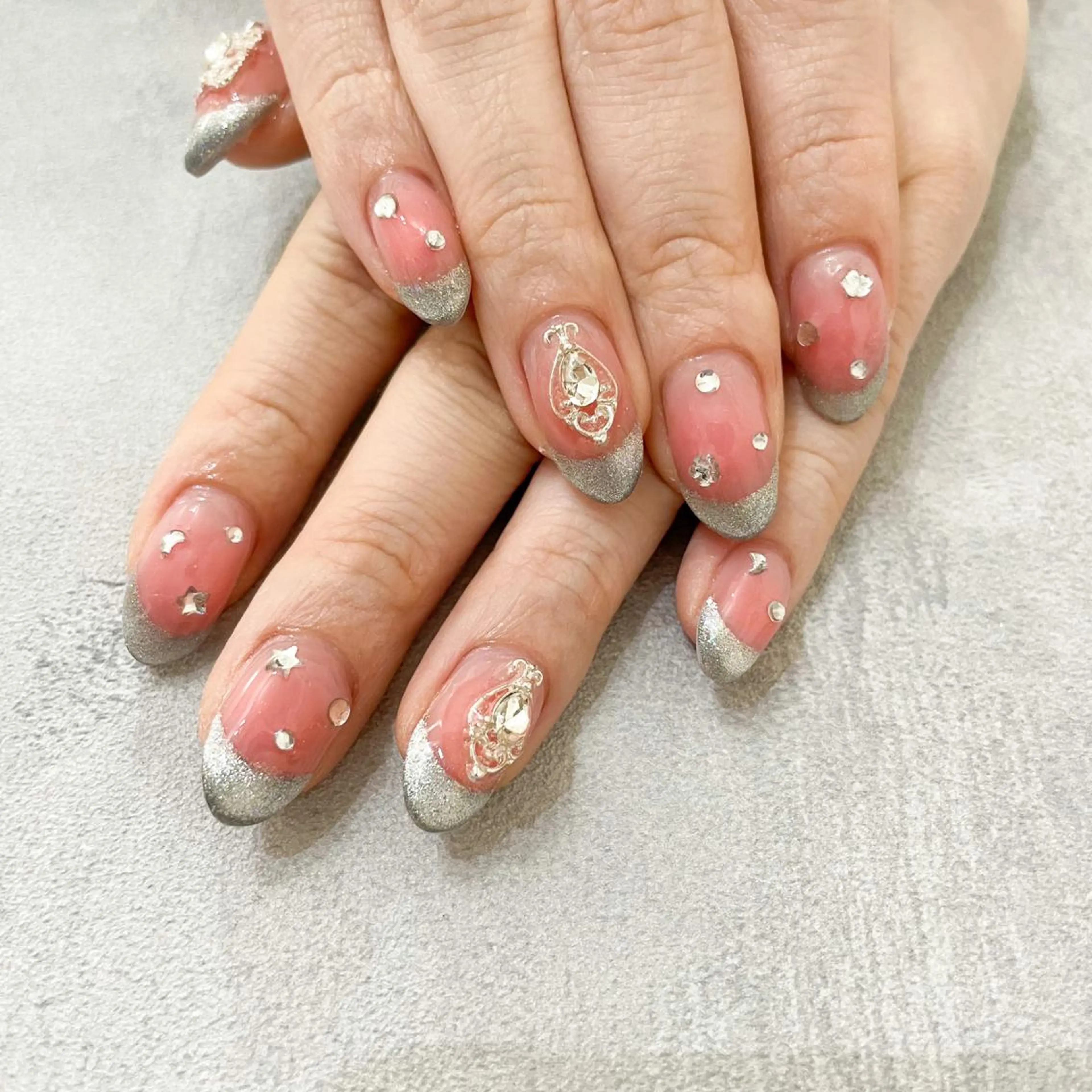 ネイル ハンドネイル ゴテゴテ💙ワンホン リオナのネイルデザイン