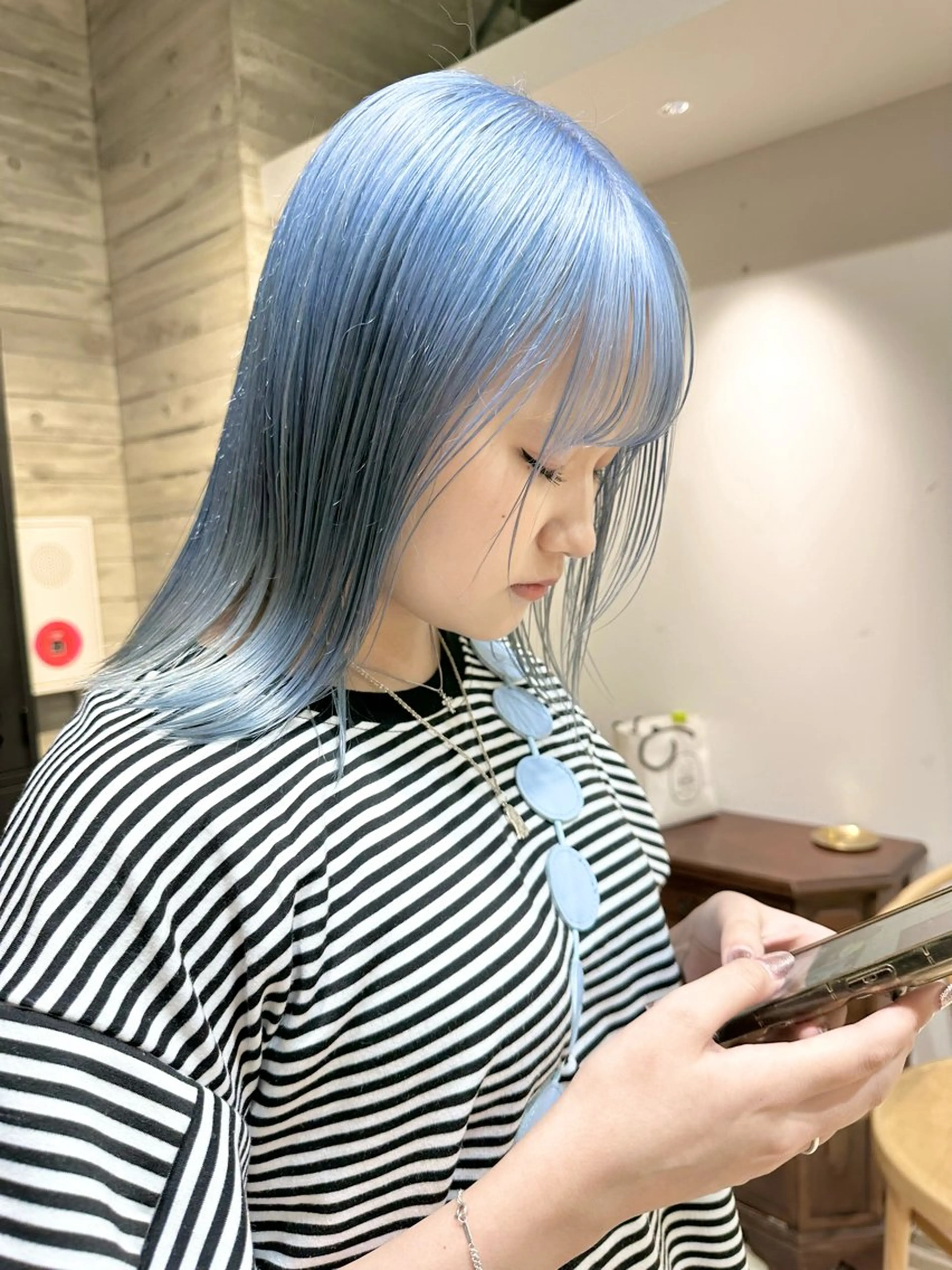 ショート カラー ハイトーンカラー ヘアカラー トリートメント kai .のヘアスタイル