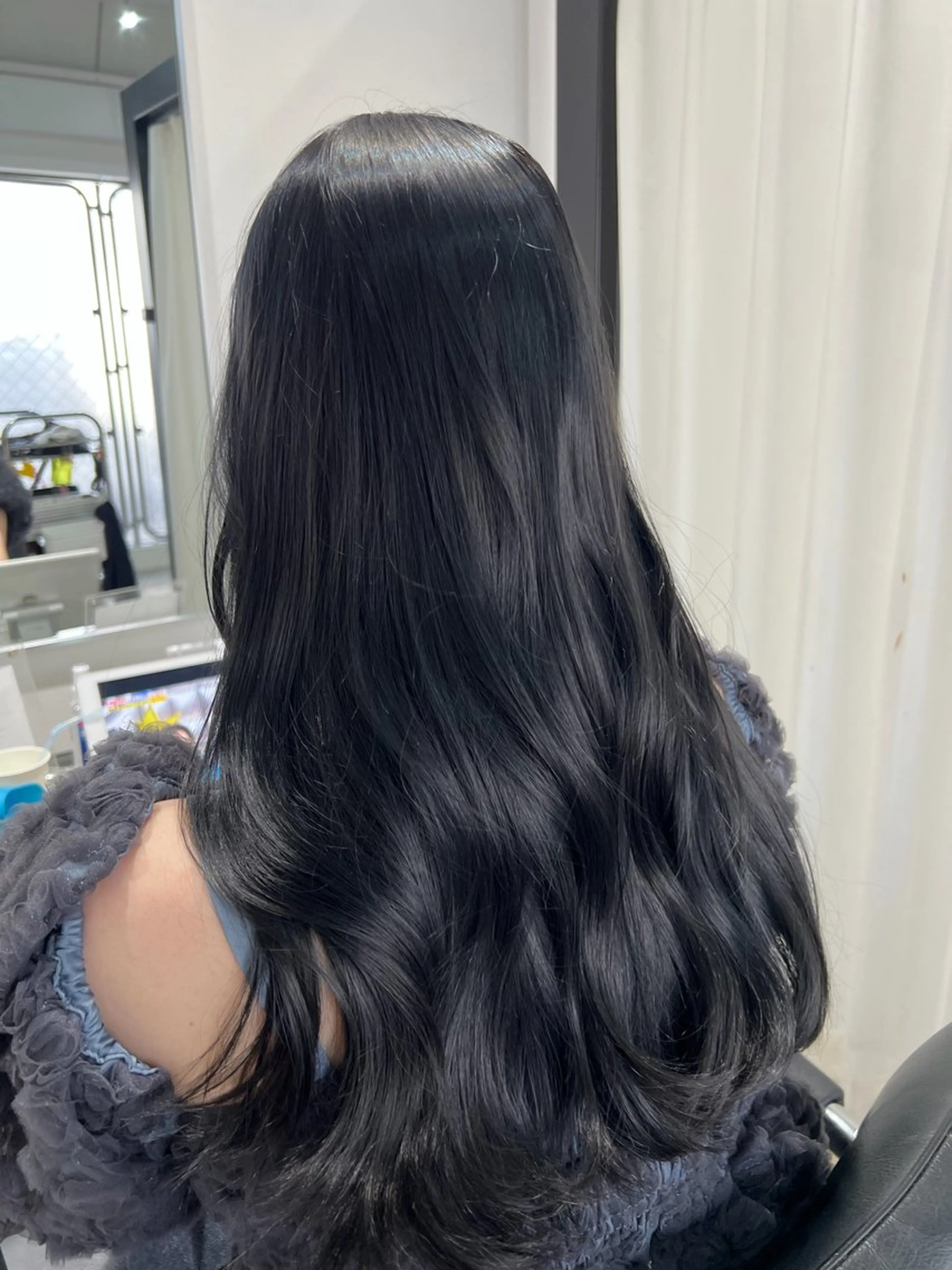 ロング カラー 黒髪 ブルーカラー ブルーブラック カット ヘアカラー トリートメント ヨシオカ マオのヘアスタイル