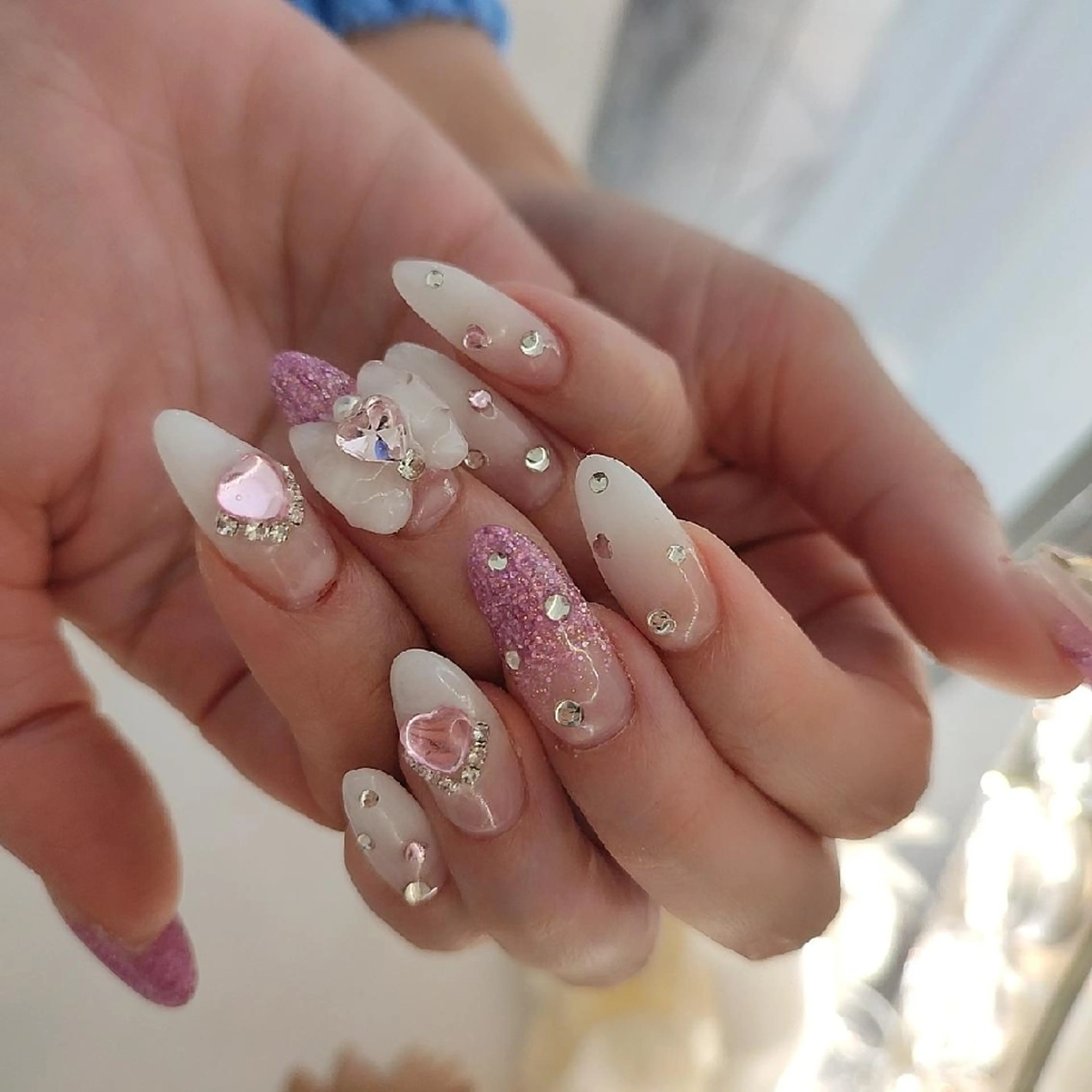 ネイル ハンドネイル RUNWAY 　　の眉毛・アイブロウイメージ