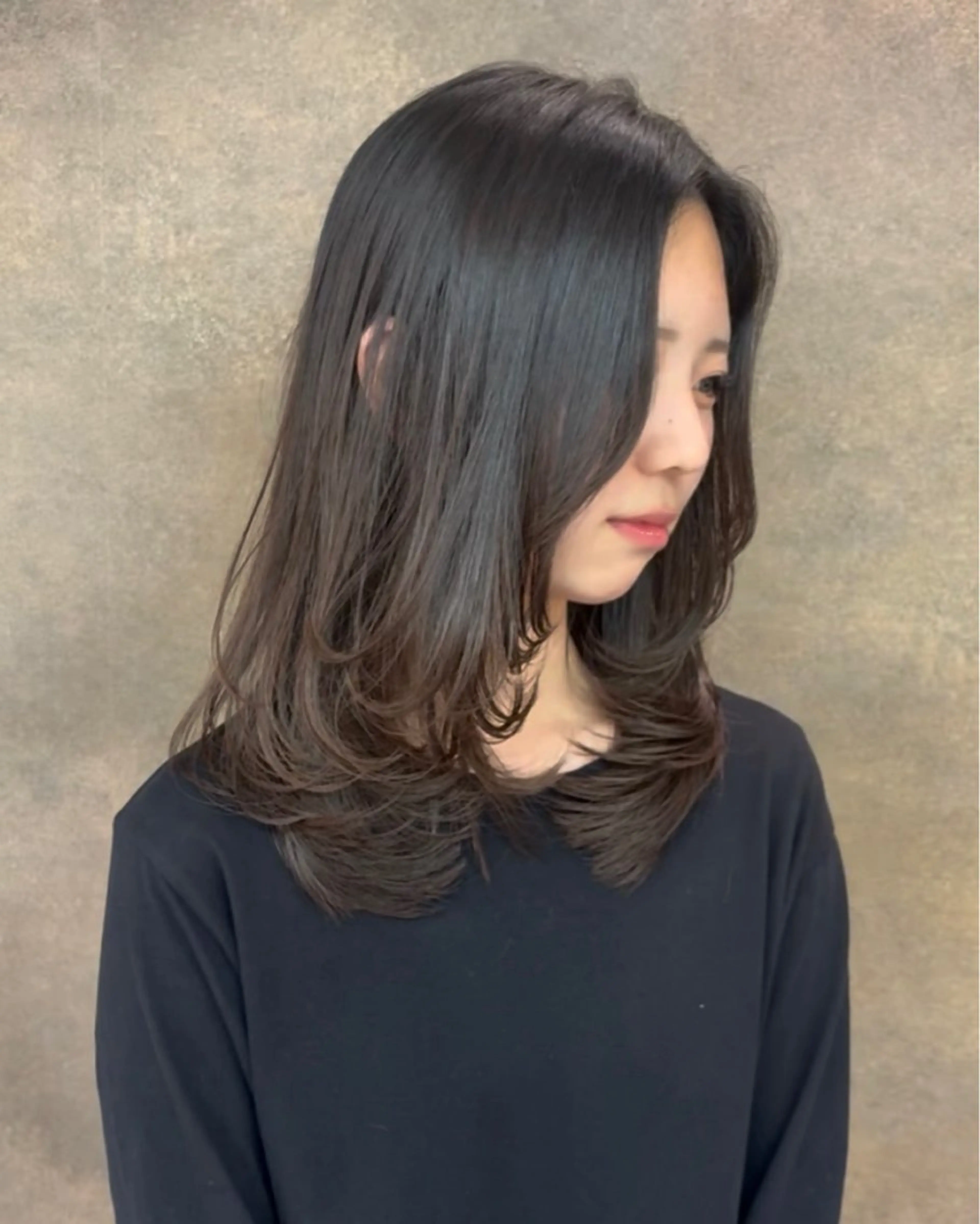 ミディアム レイヤーカット macheriebyhase所属・藤井 心音のヘアスタイル