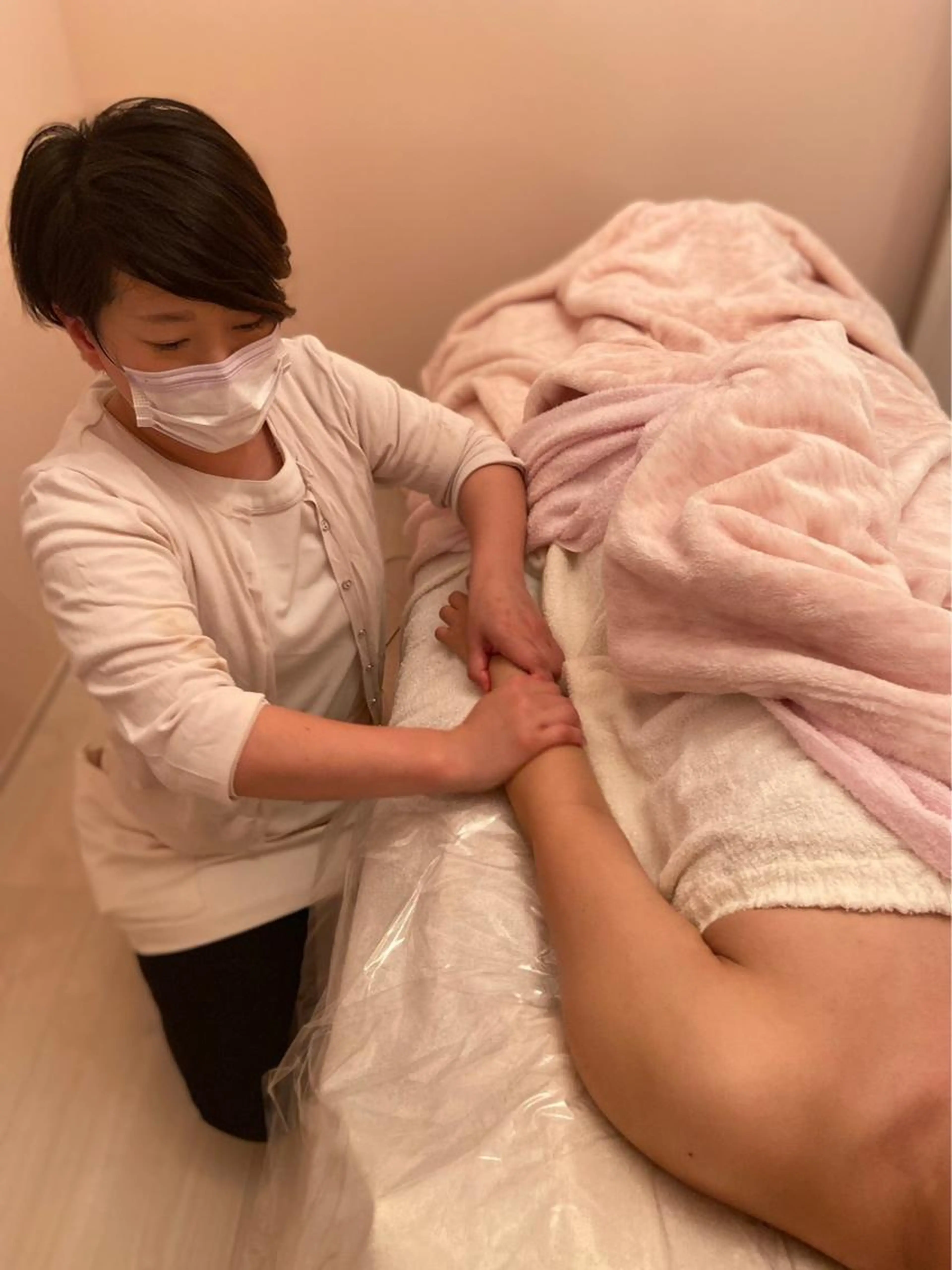 平日10%オフ😊もみほぐし45分+リンパケア45分¥5.500-の写真