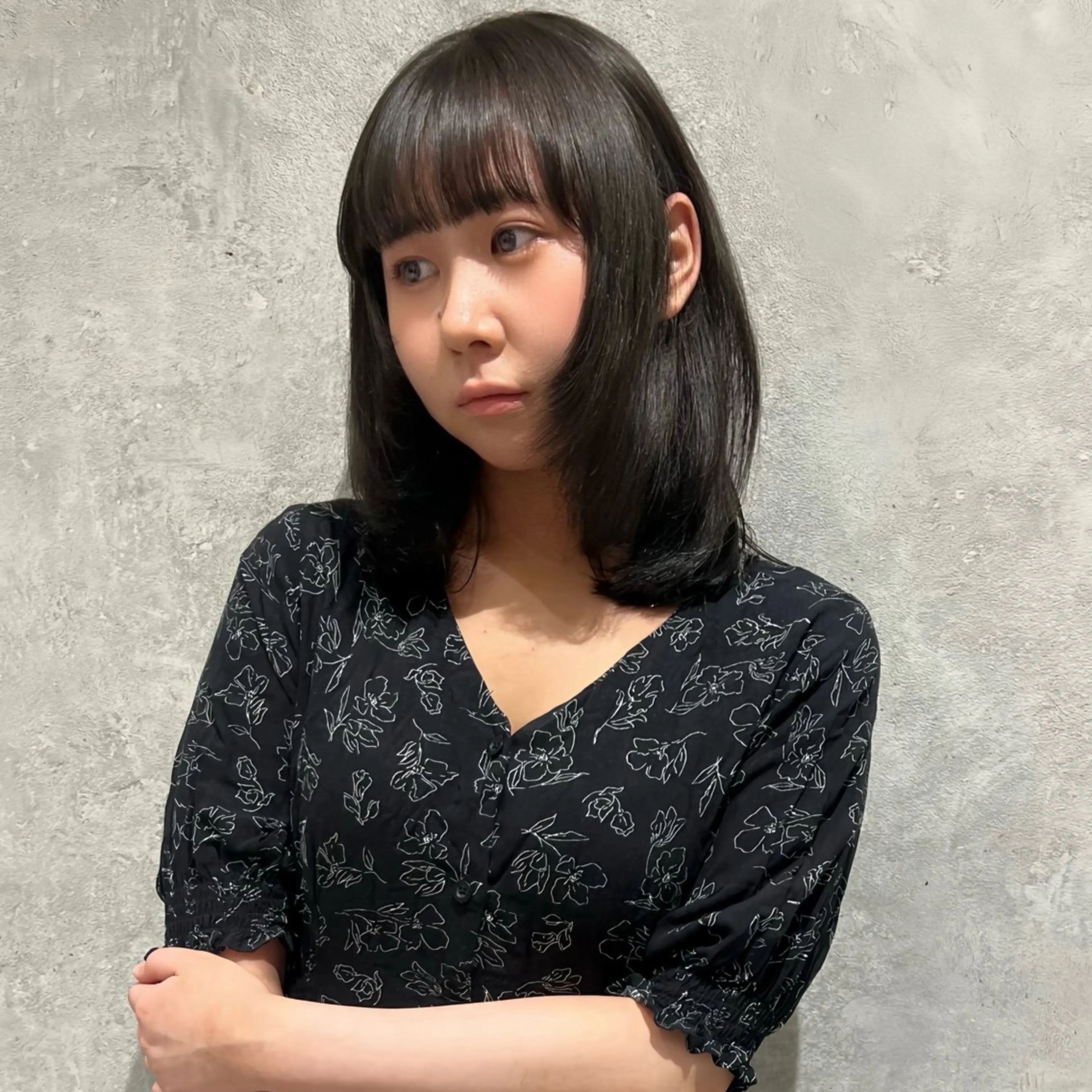 ミディアム レイヤーカット シャギー カット ヘアカラー トリートメント AI TOKYO S所属・mizuki 【韓国レイヤー】のヘアスタイル