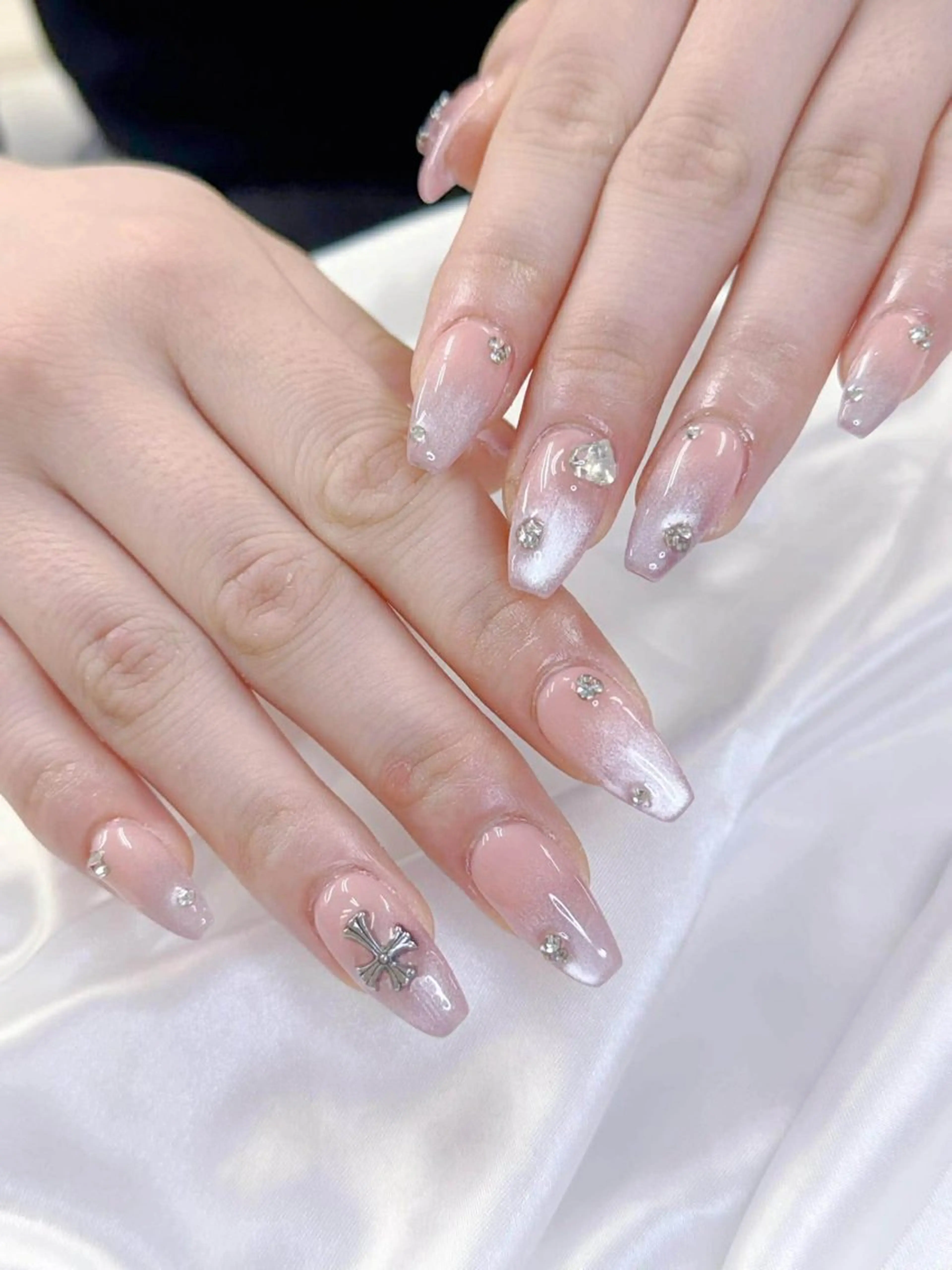 ネイル 桜ネイル フレンチネイル グラデーション 韓国ネイル マグネットネイル ハンドネイル Squeen Nailのネイルデザイン