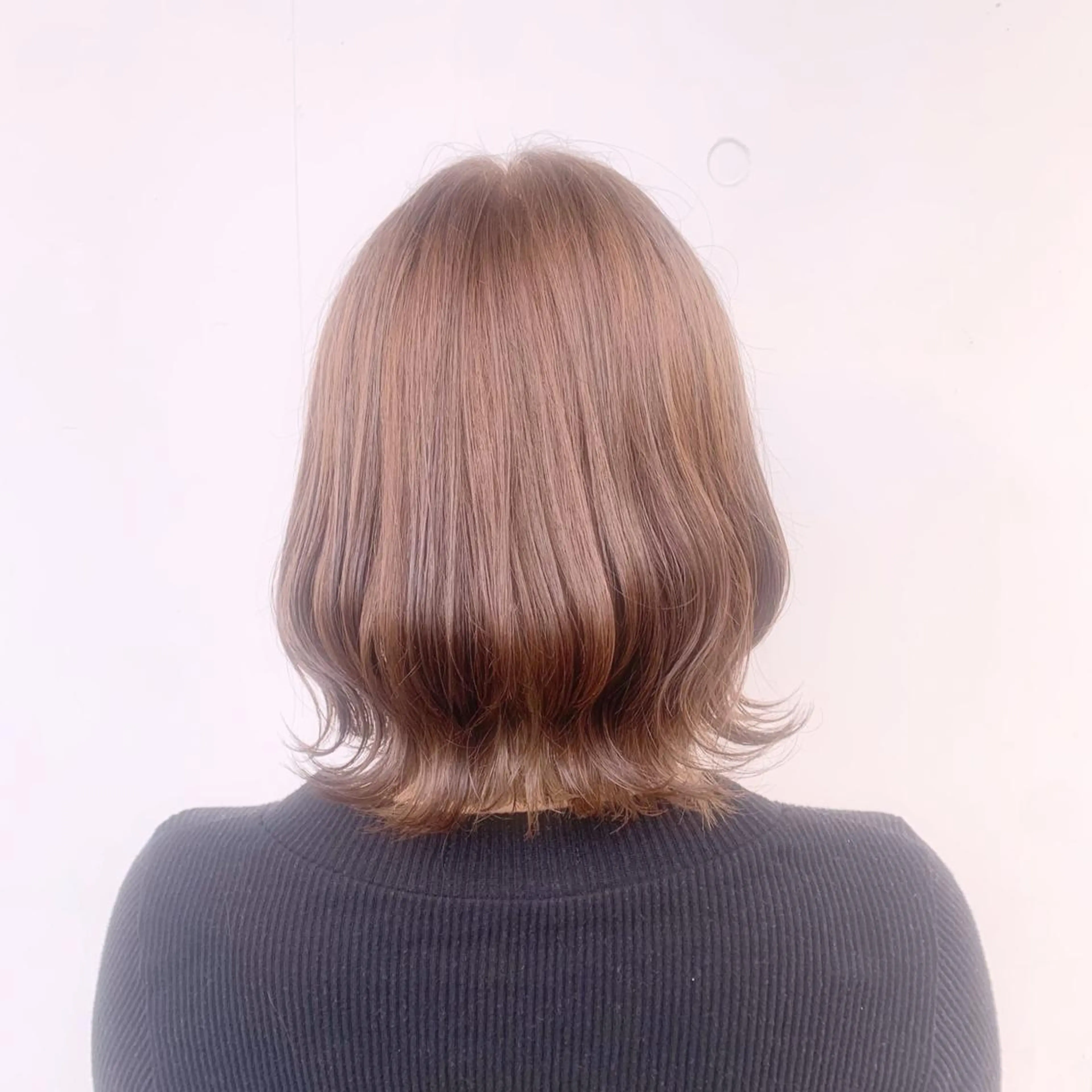 ミディアム カラー アディクシーカラー ベージュカラー 黒髪 ブリーチ ブルーカラー ヘアカラー トリートメント 藤澤 夏実/インナーカラーのヘアスタイル