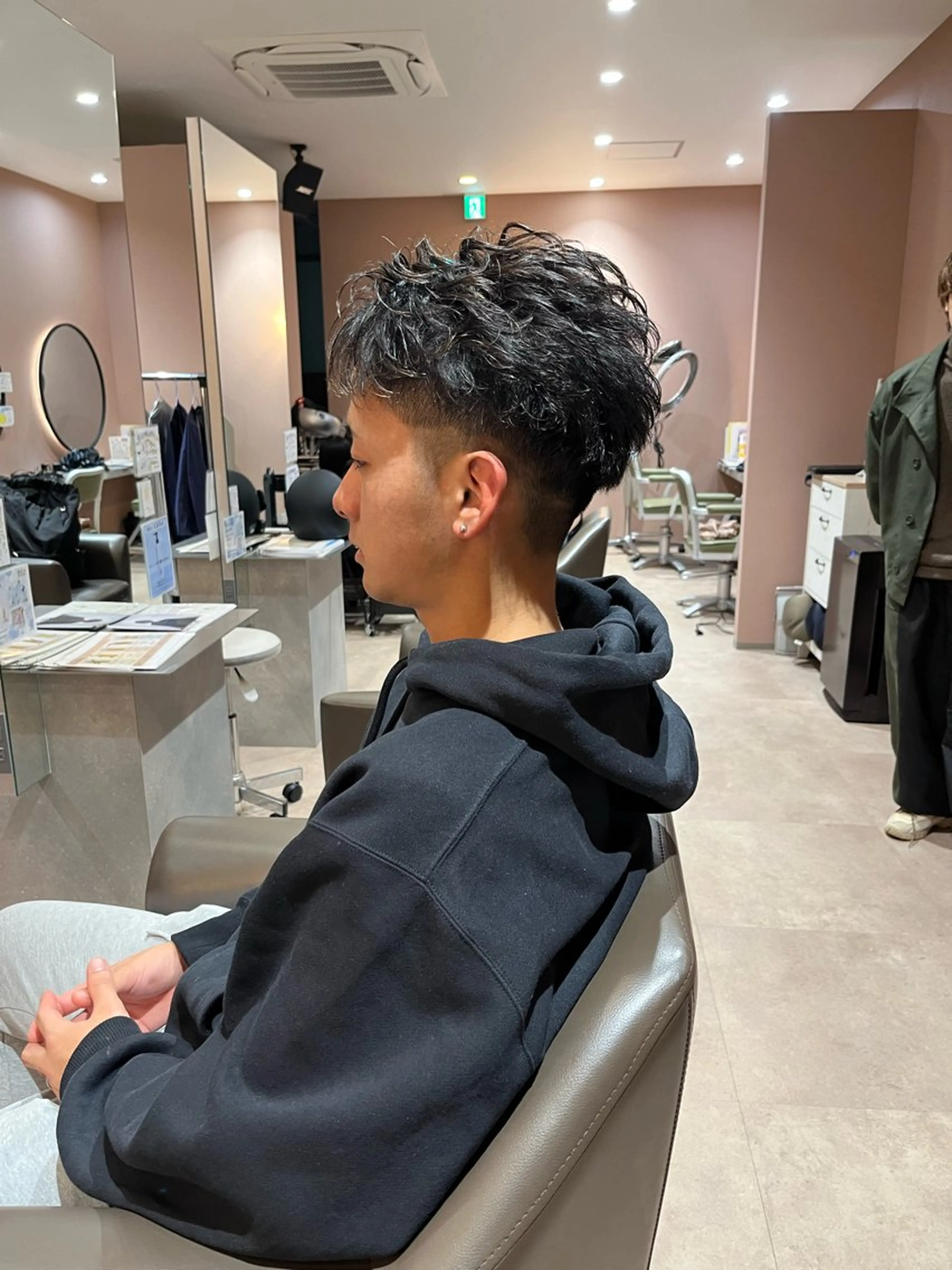 ショート メンズ アップバング デュークラソル所属・坂本 翔のヘアスタイル