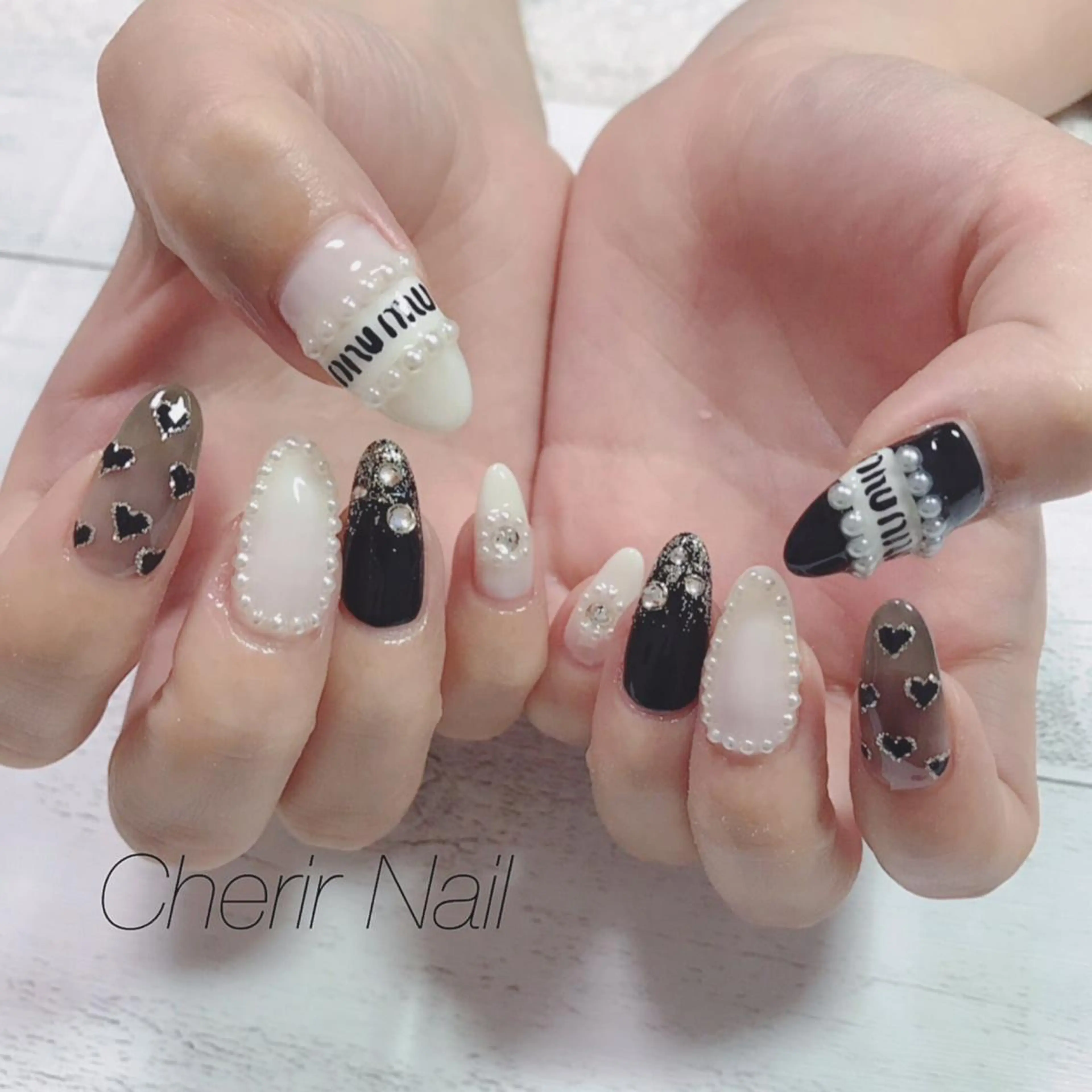 ネイル ハート ロングネイル ホワイト ハンドネイル Cherirnail kaoriのネイルデザイン