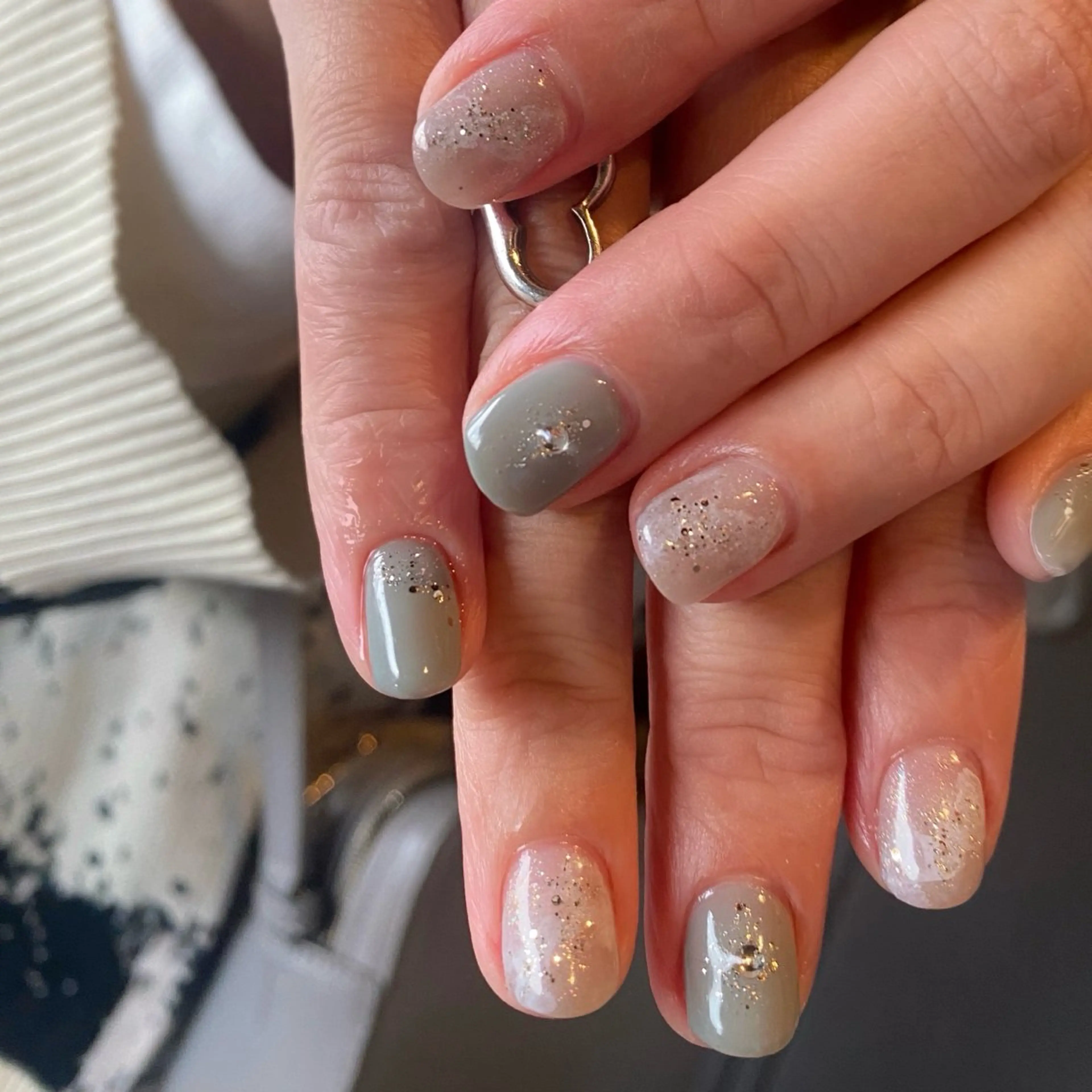 ネイル ニュアンスネイル 冬ネイル amuse 手書きニュアンスのネイルデザイン