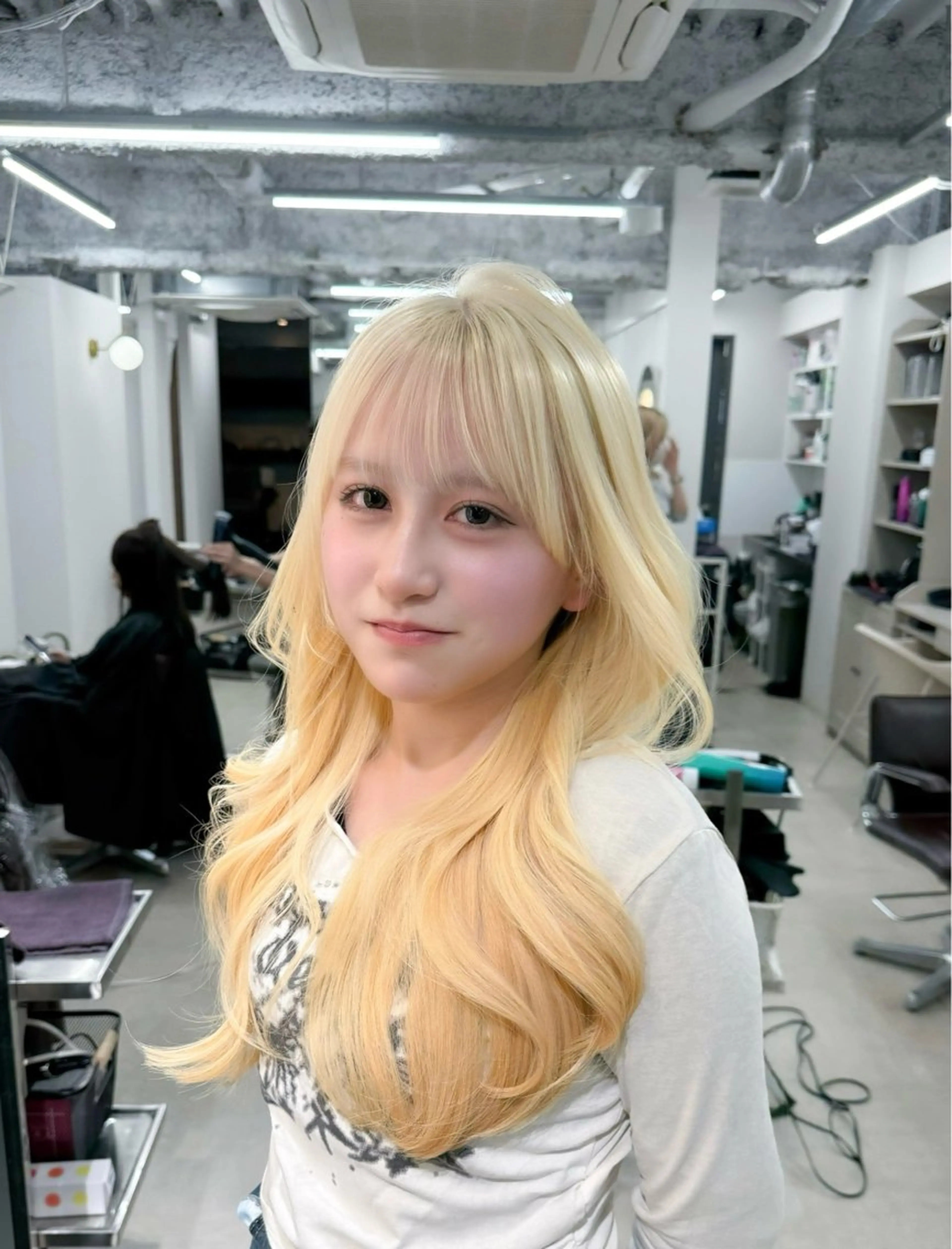 ロング カット ヘアカラー トリートメント KEIGO/ ベージュカラーのヘアスタイル